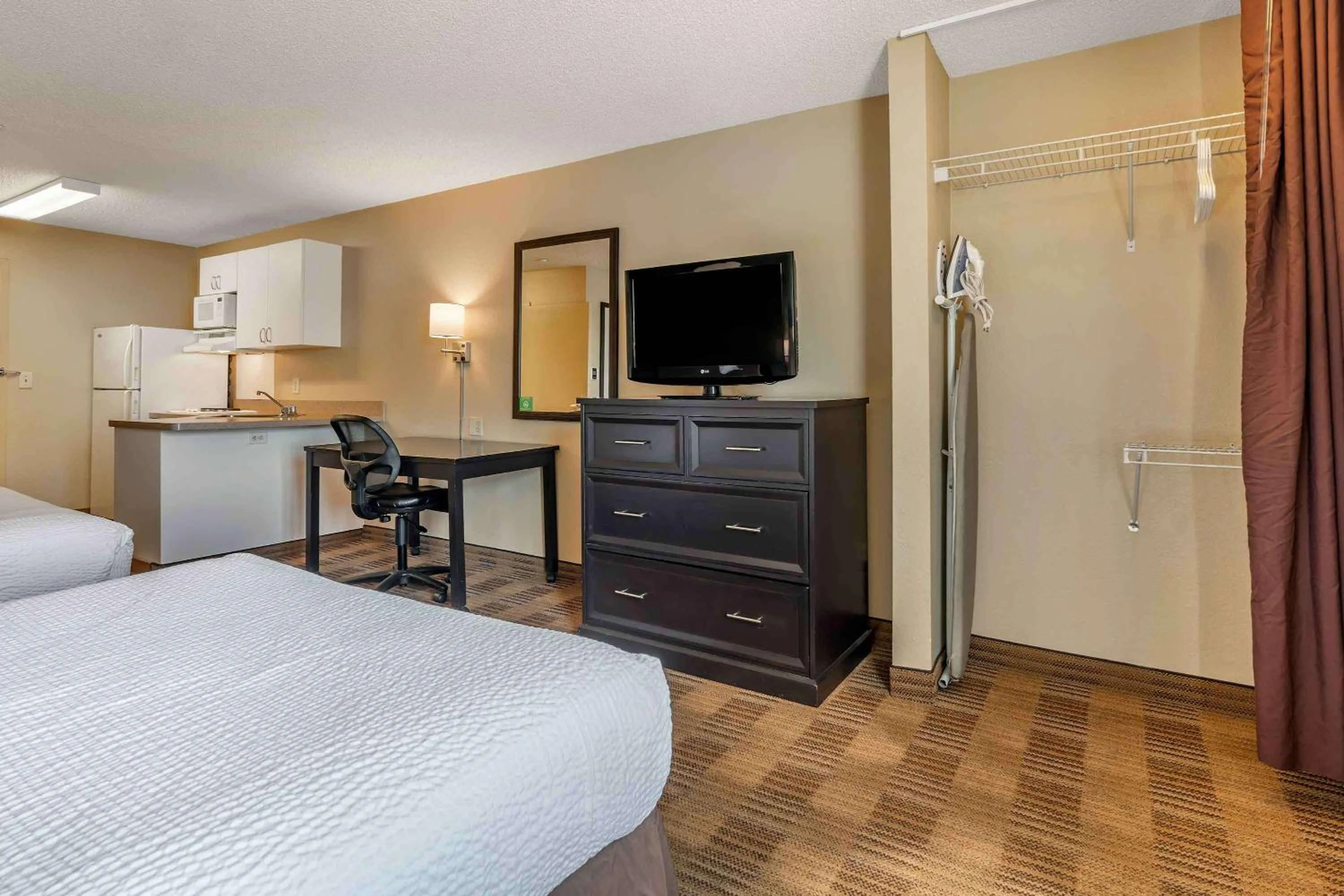 Bedroom, Bed in Extended Stay America Suites - Sacramento - West Sacramento
