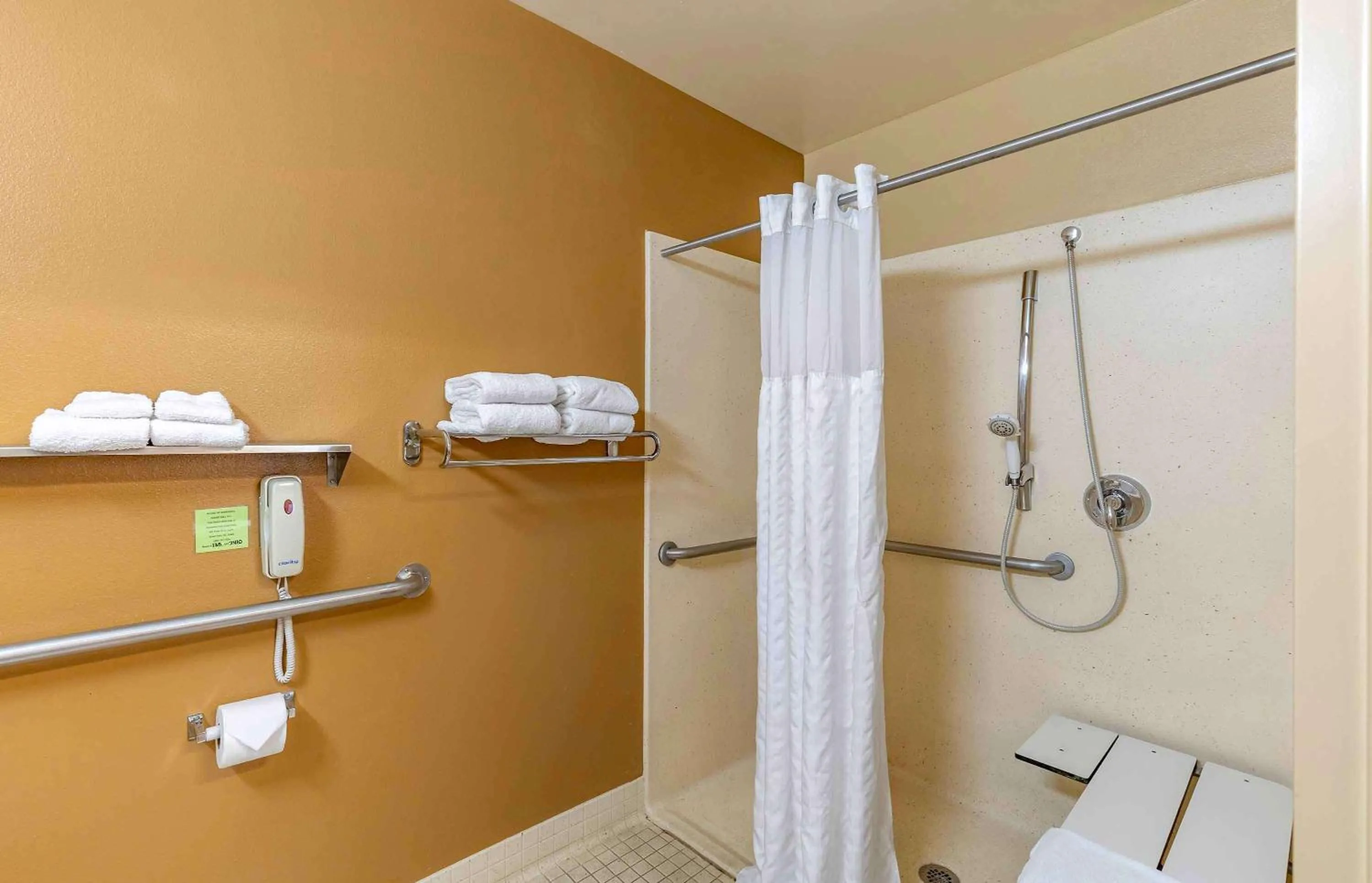 Bathroom in Extended Stay America Suites - Great Falls - Missouri River