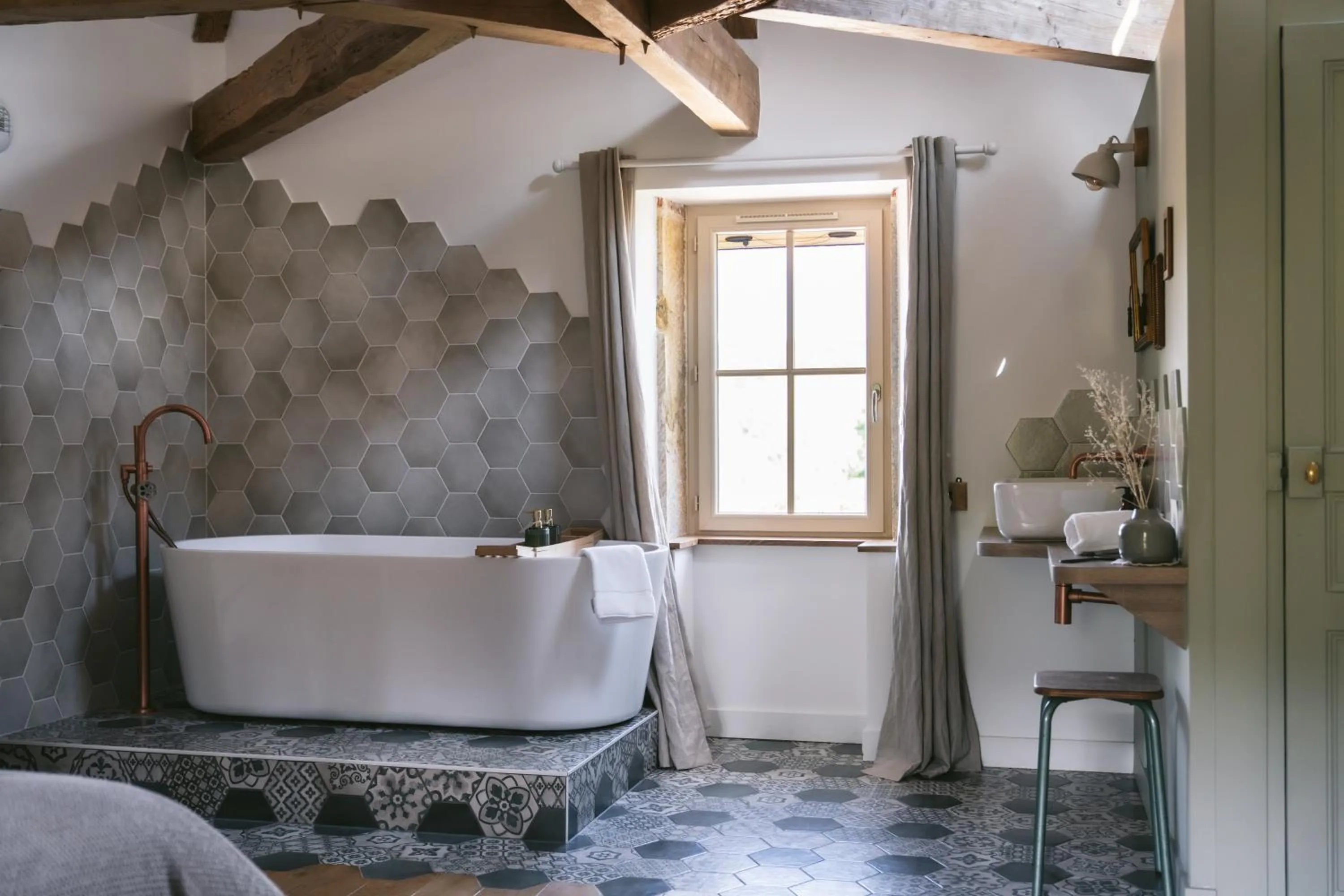 Bathroom in Tomette Singulière