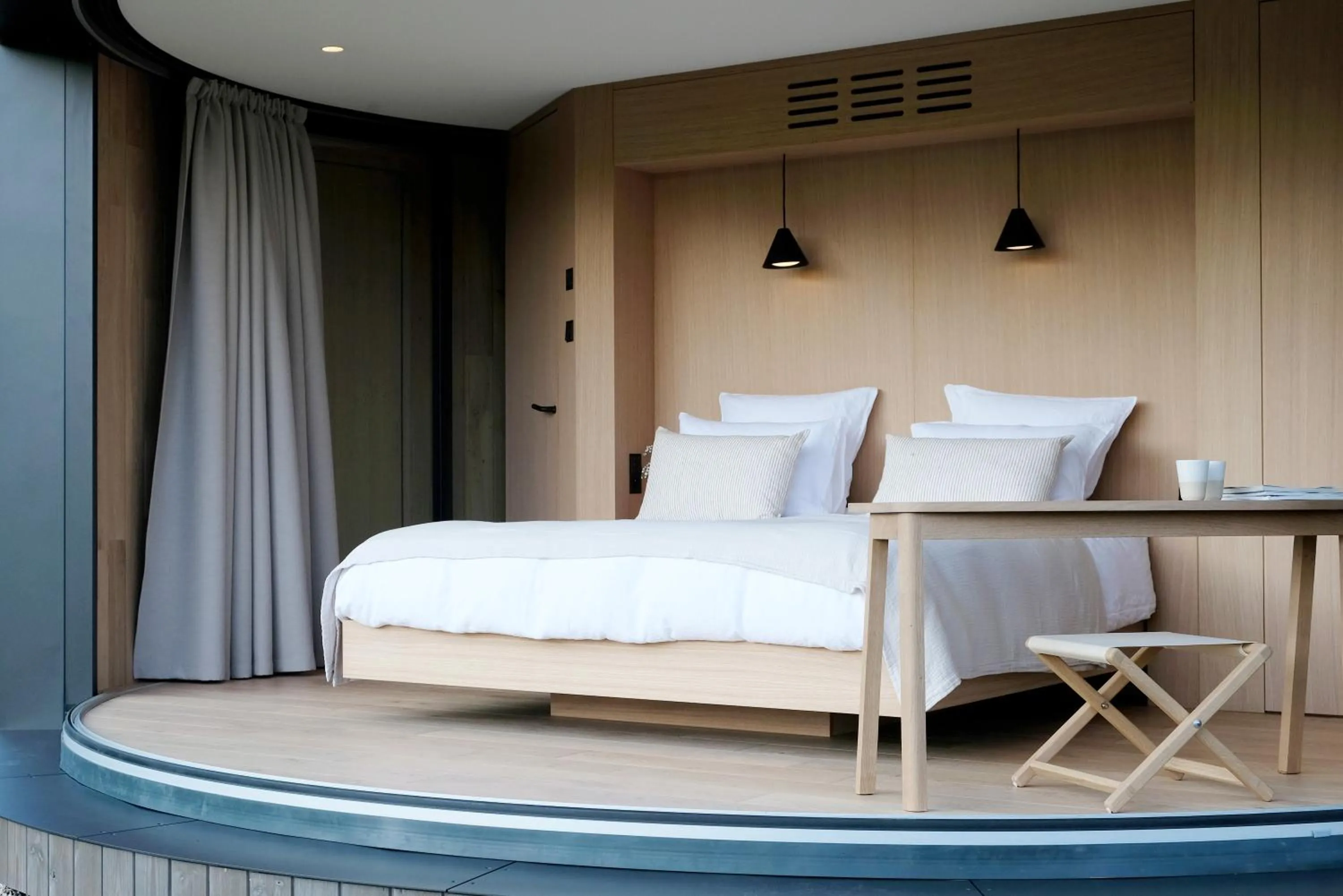 Bed in Tomette Singulière