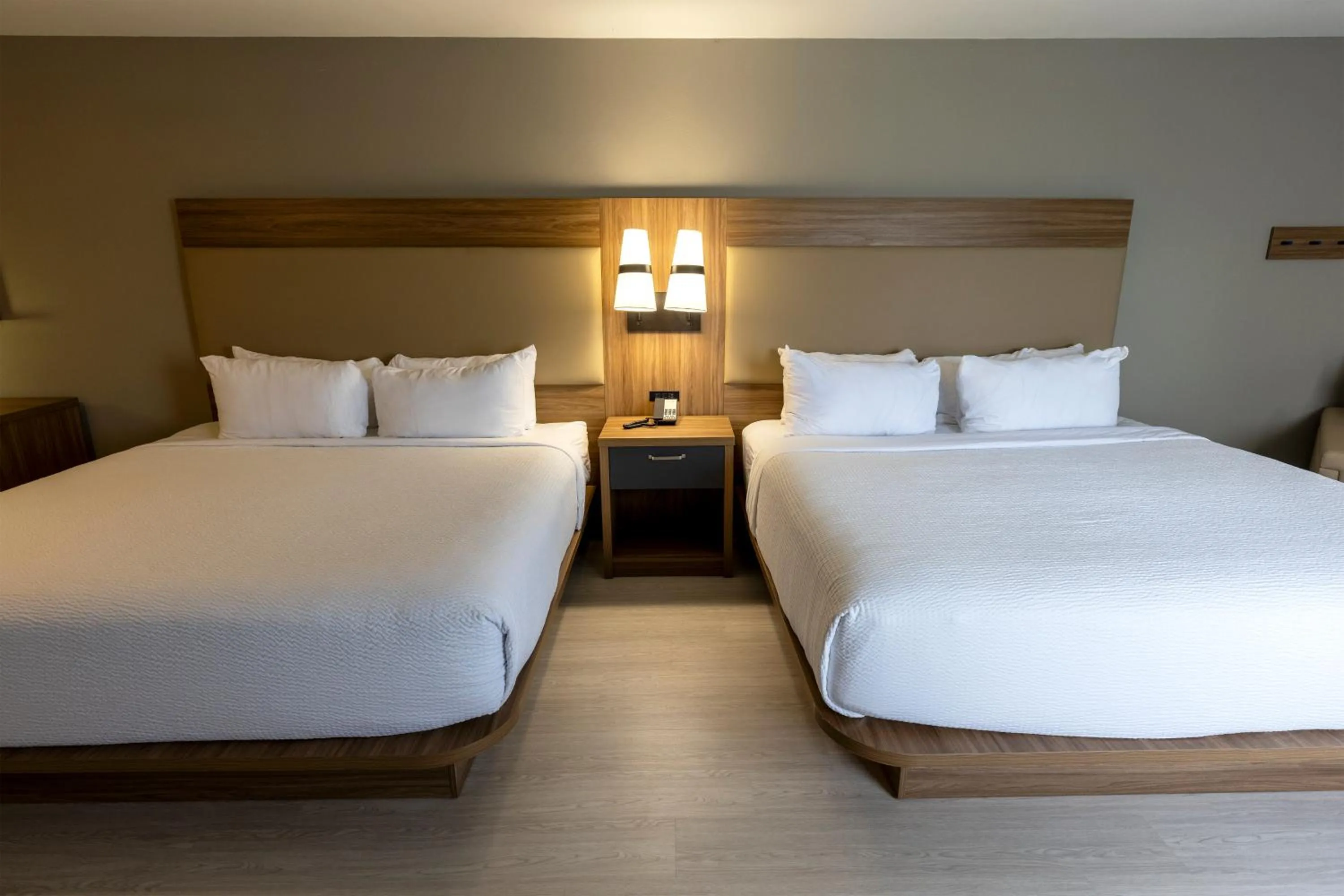 Bed in Sonesta ES Suites Lafayette Airport