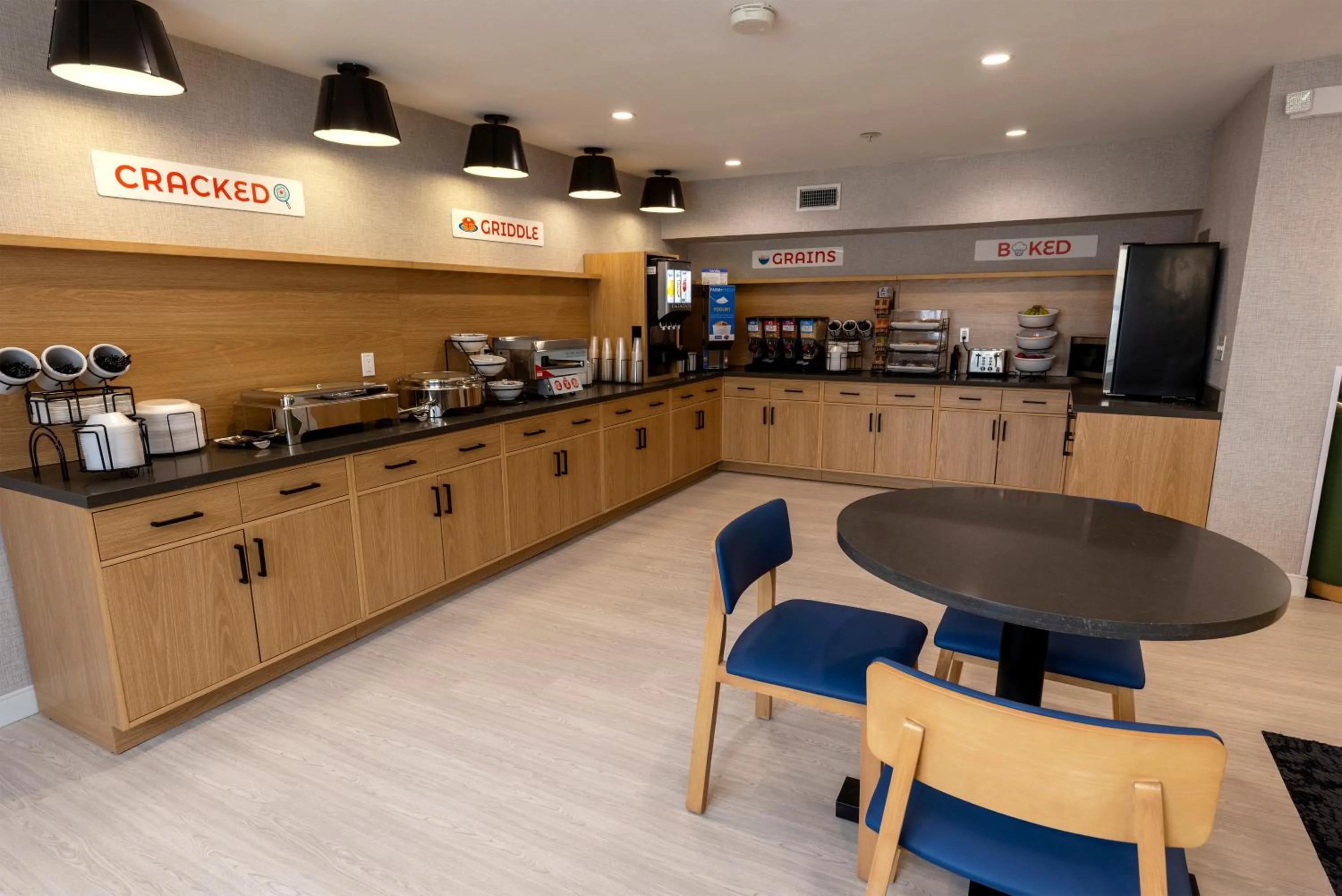 Breakfast in Sonesta ES Suites Lafayette Airport