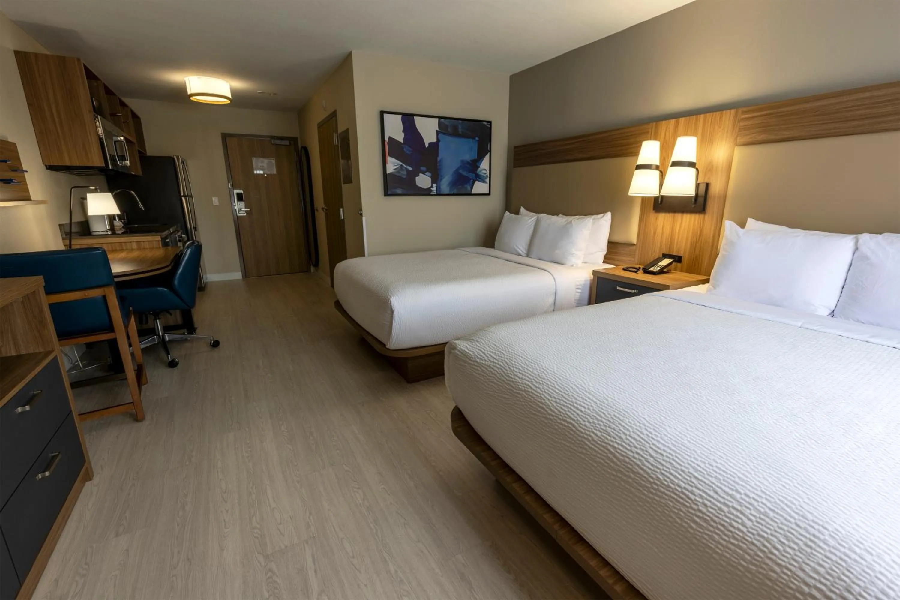 Communal lounge/ TV room, Bed in Sonesta ES Suites Lafayette Airport