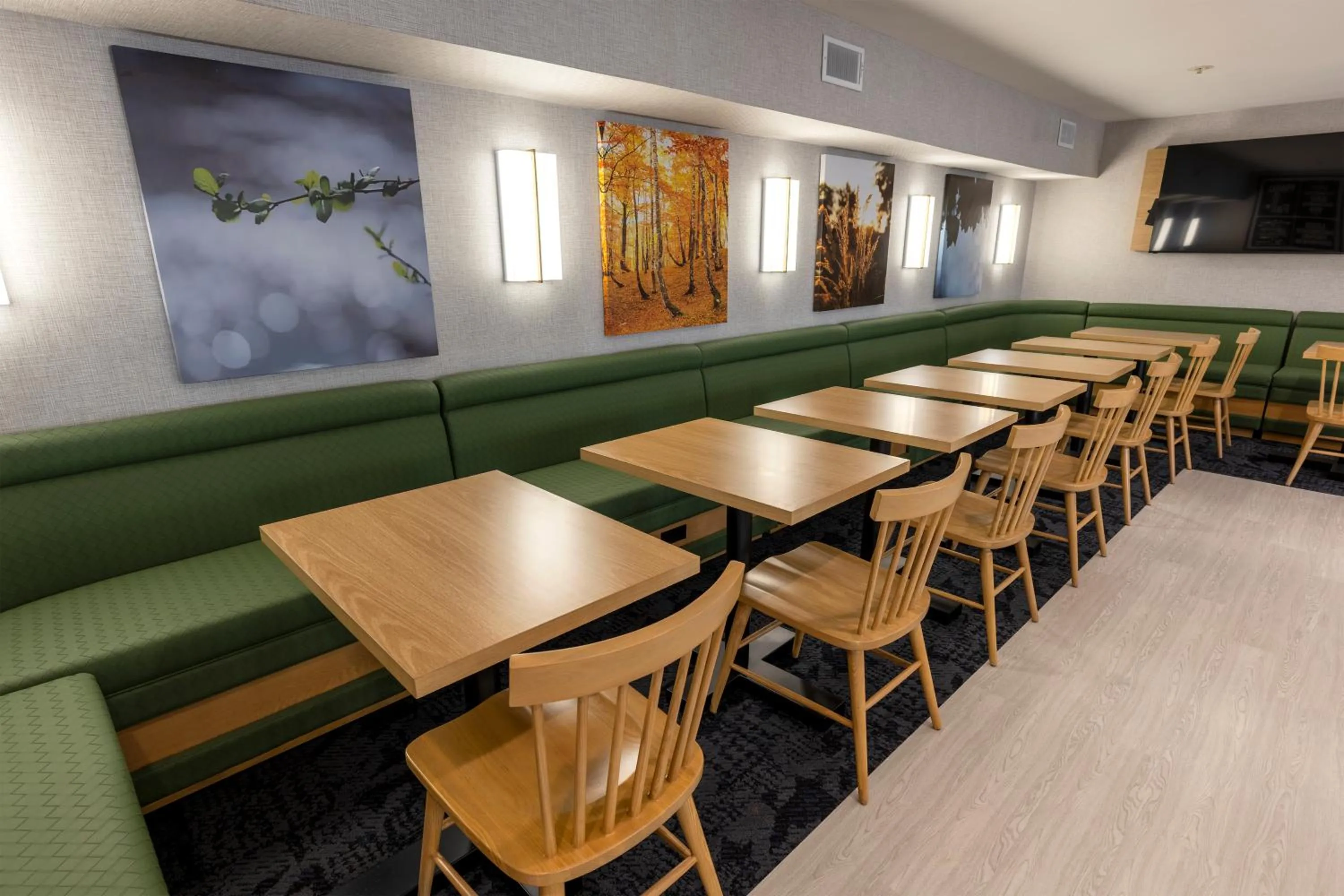 Breakfast in Sonesta ES Suites Lafayette Airport