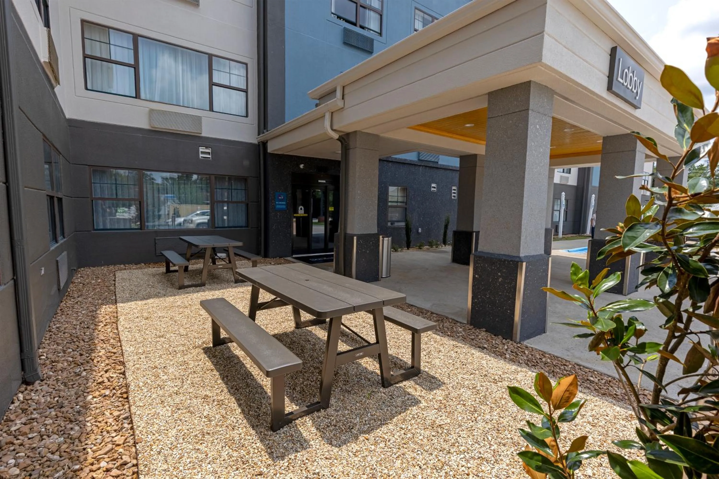 Property building in Sonesta ES Suites Lafayette Airport