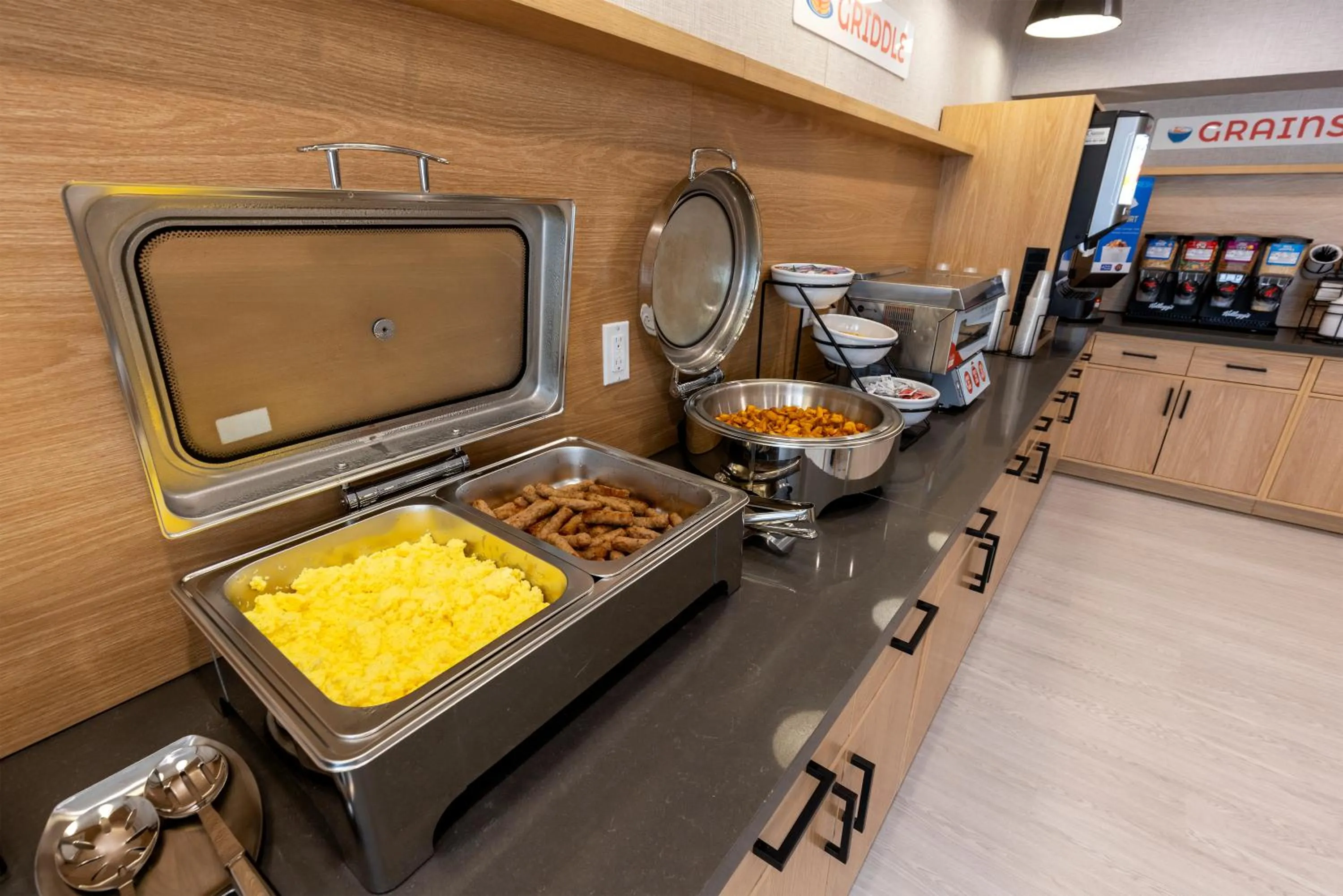 Breakfast in Sonesta ES Suites Lafayette Airport