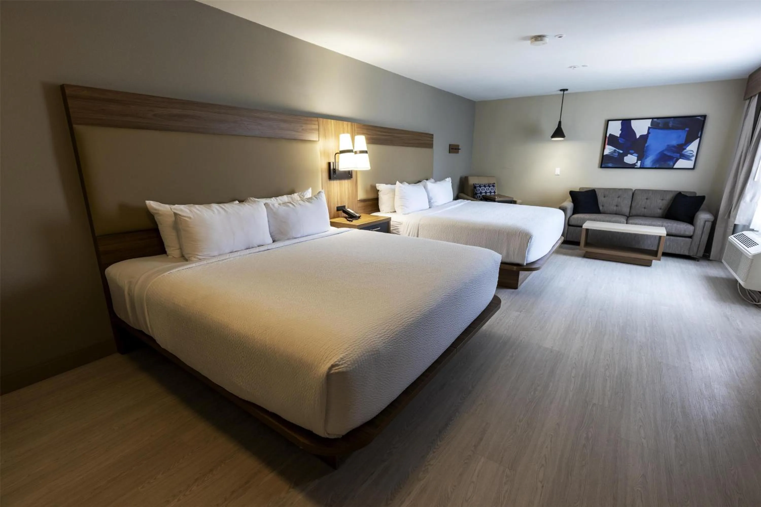 Photo of the whole room, Bed in Sonesta ES Suites Lafayette Airport