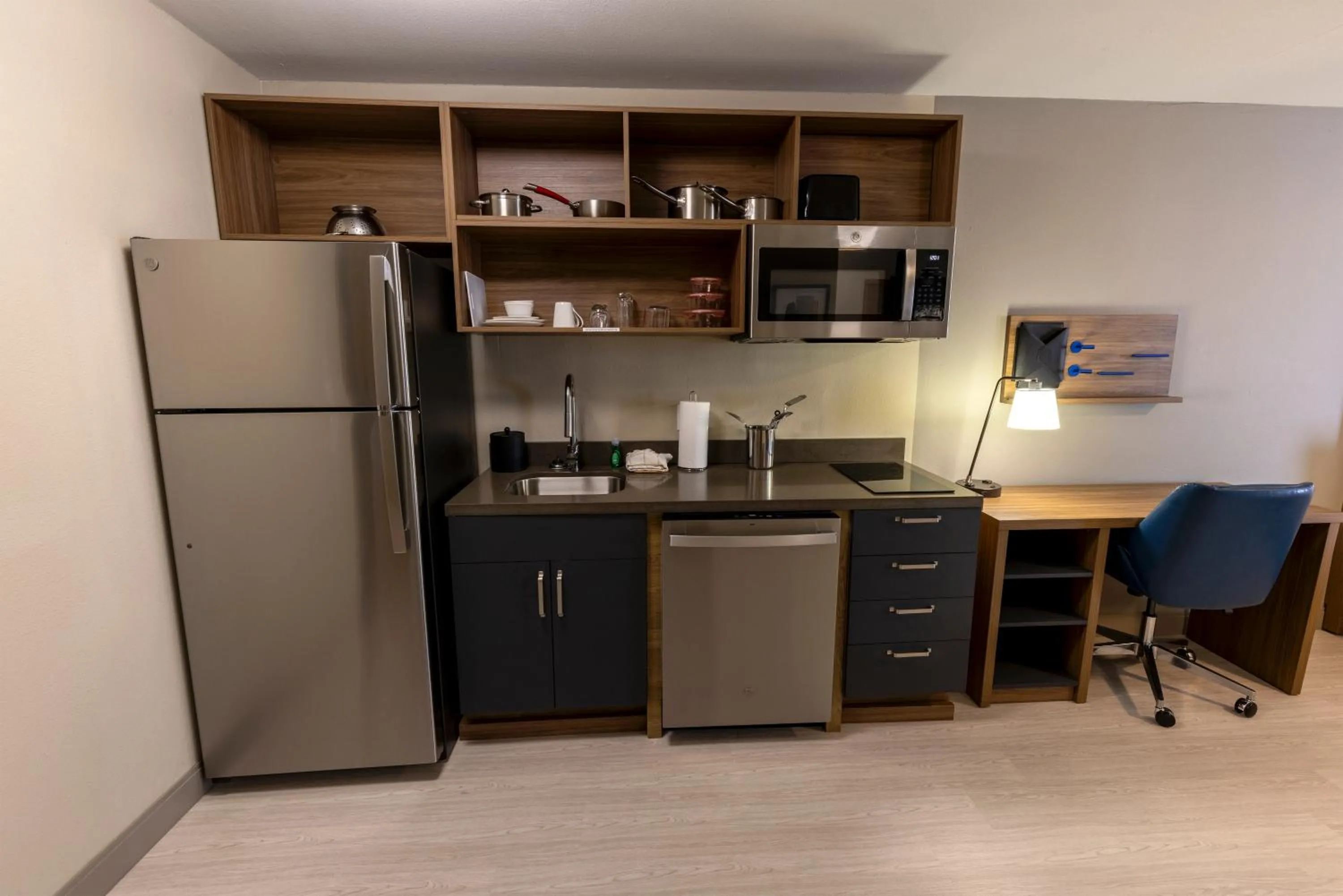 Kitchen or kitchenette in Sonesta ES Suites Lafayette Airport