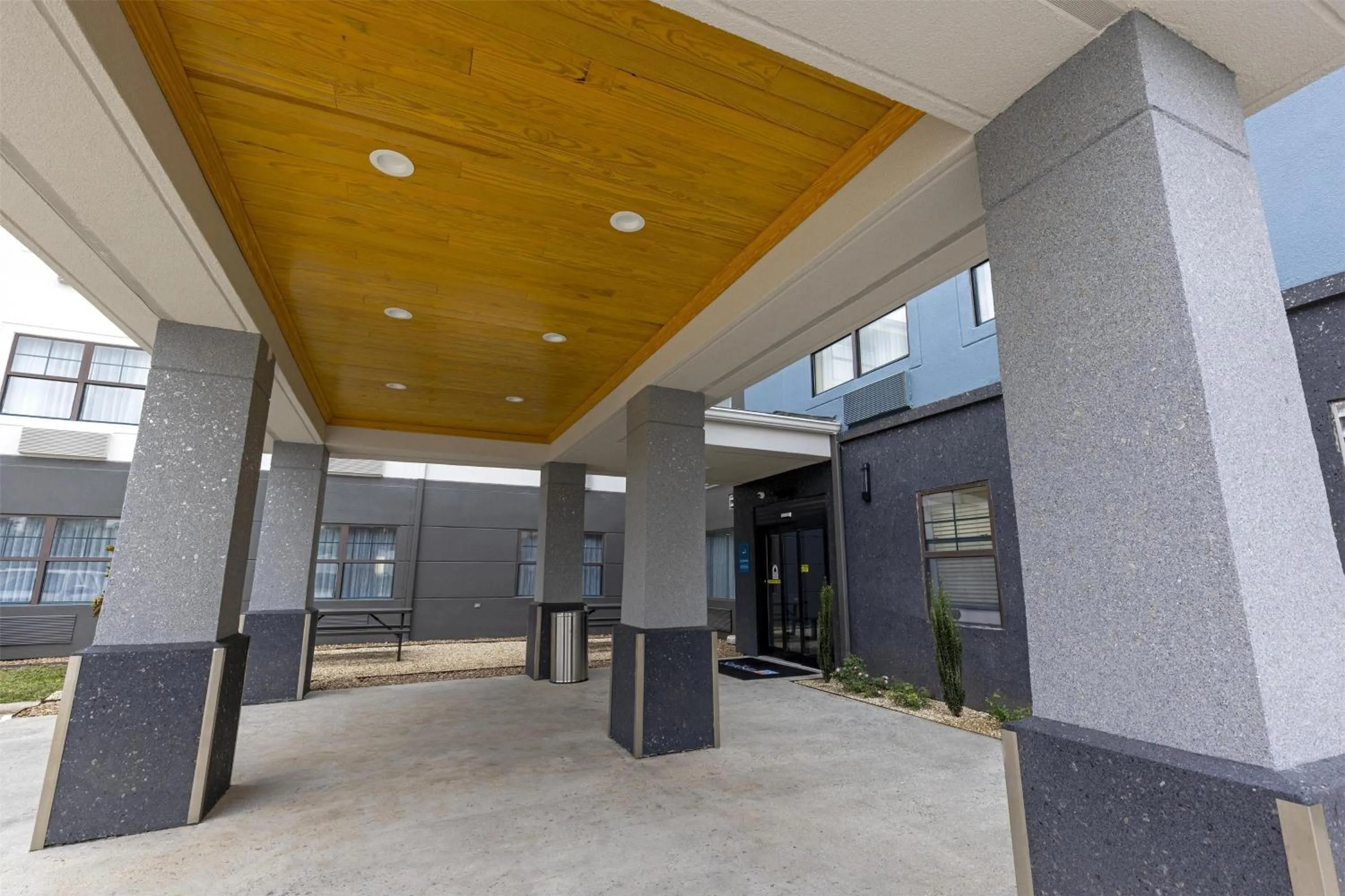 Property building in Sonesta ES Suites Lafayette Airport