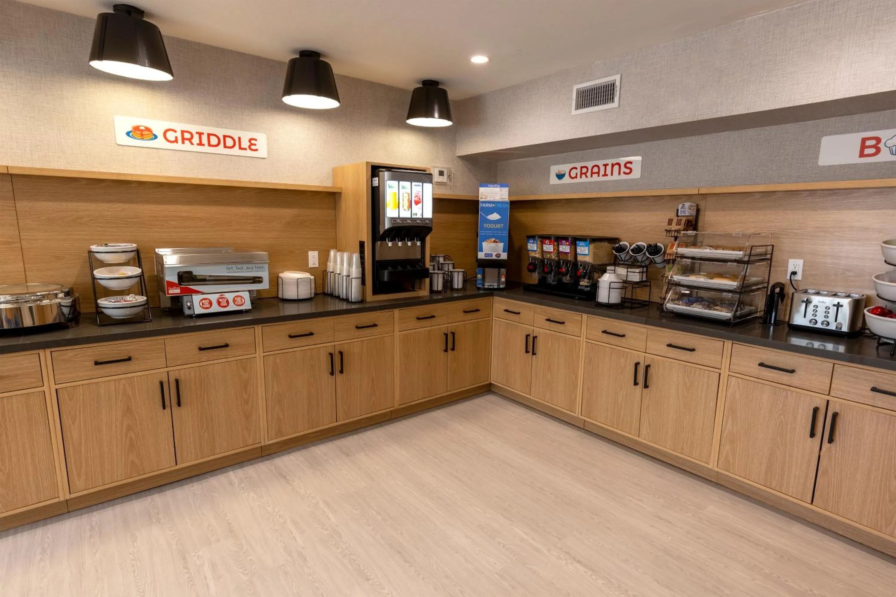 Breakfast in Sonesta ES Suites Lafayette Airport