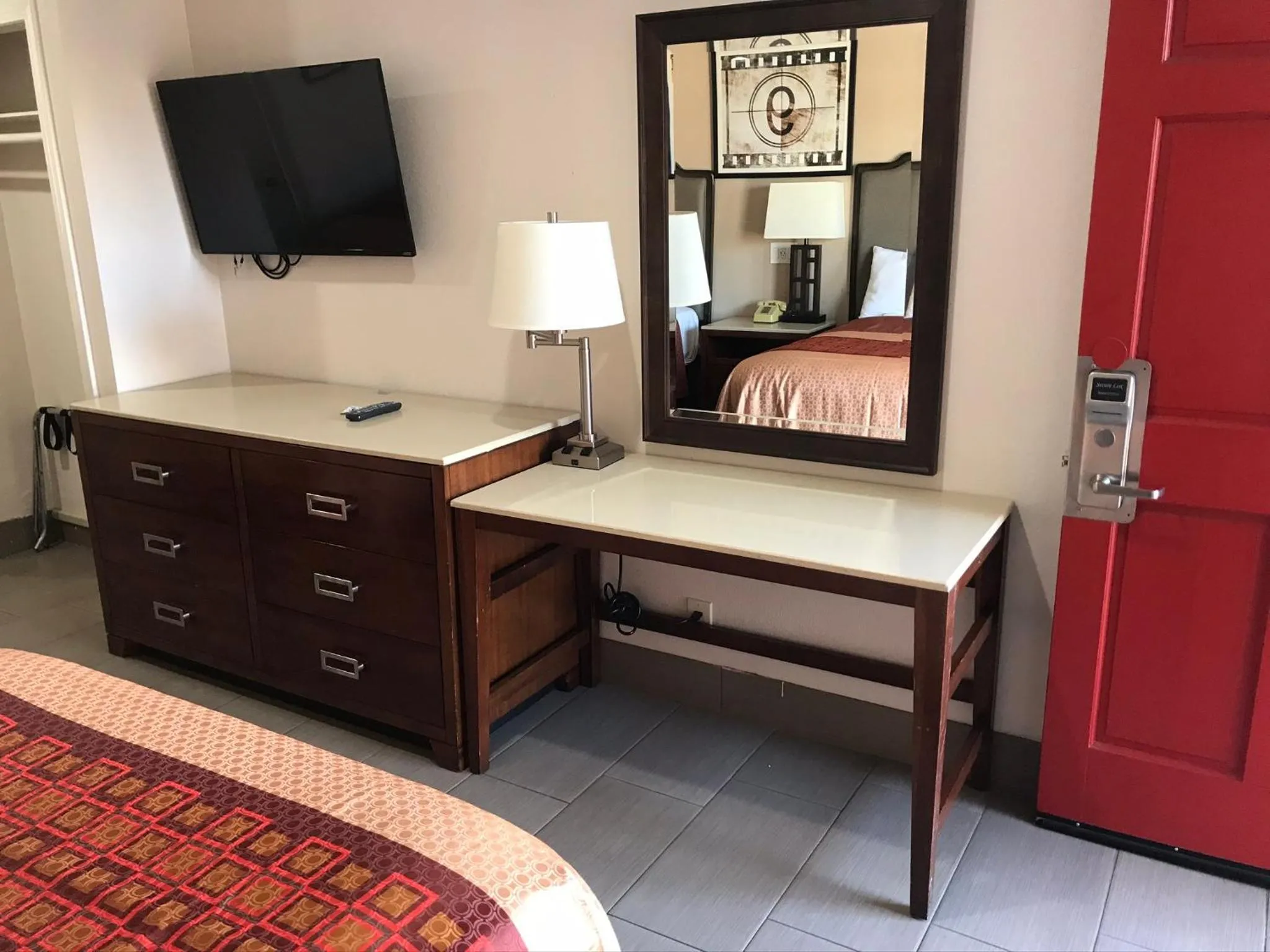 Bed in Economy Inn LAX Inglewood