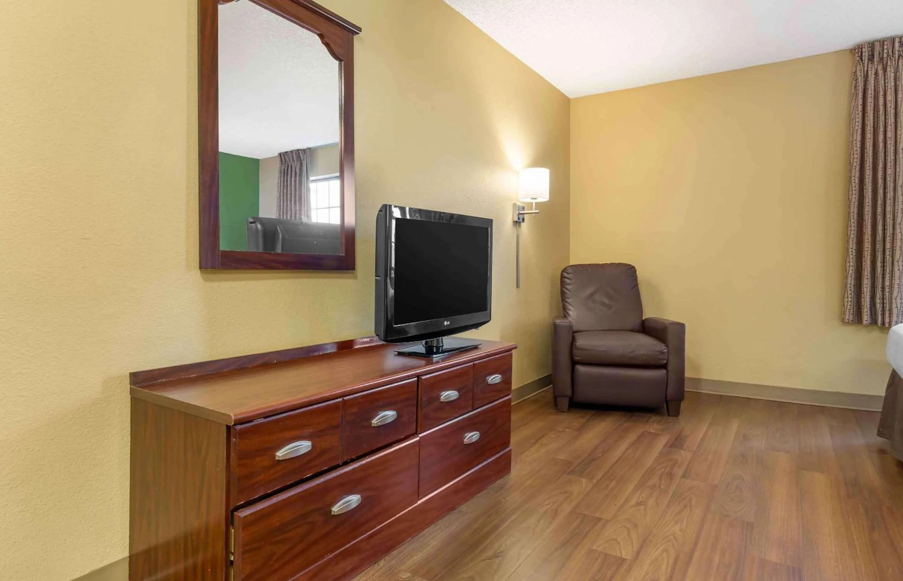 Bedroom in Extended Stay America Suites - Seattle - Everett - North