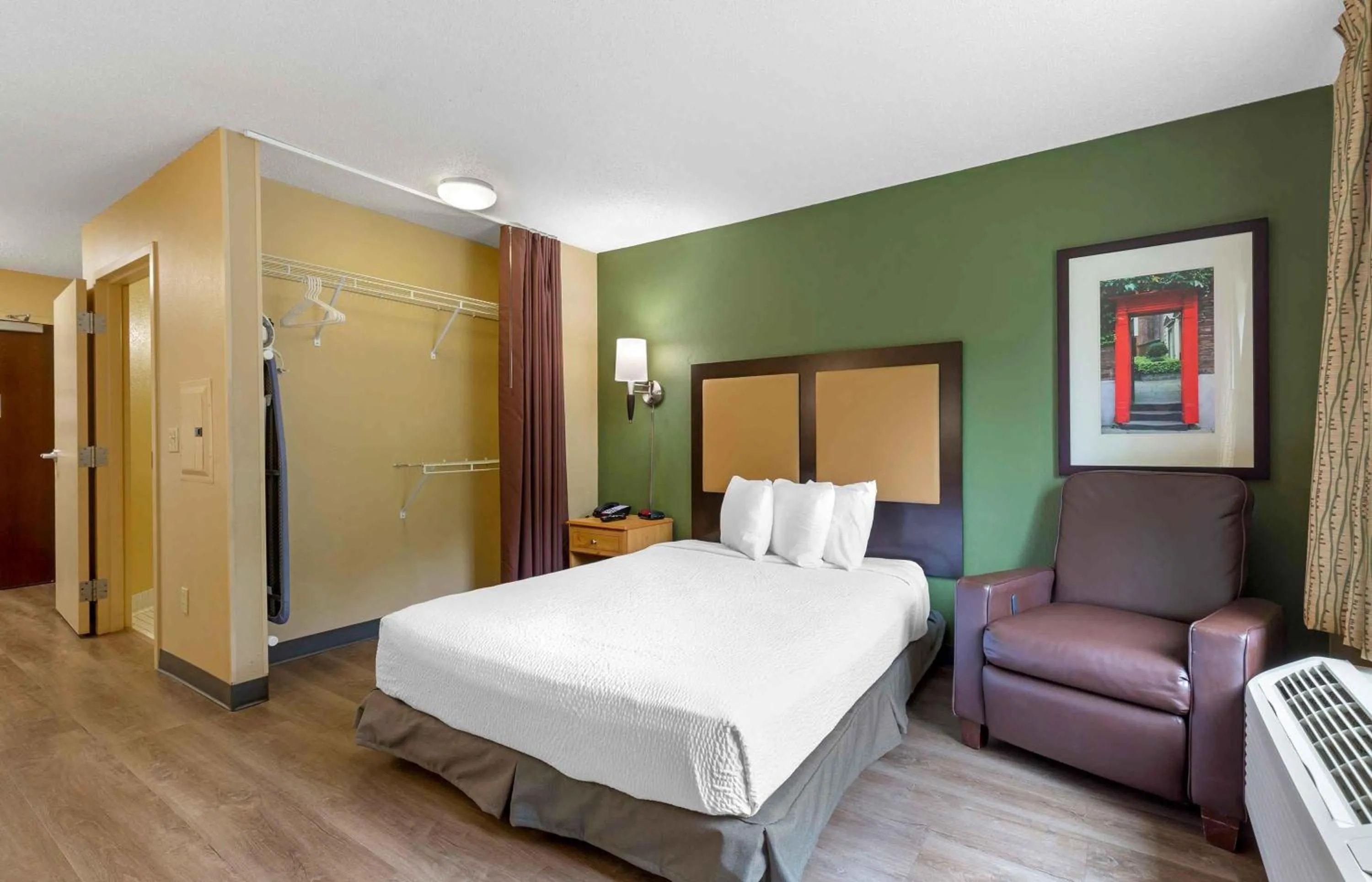 Bedroom, Bed in Extended Stay America Suites - Columbia - Laurel - Ft Meade