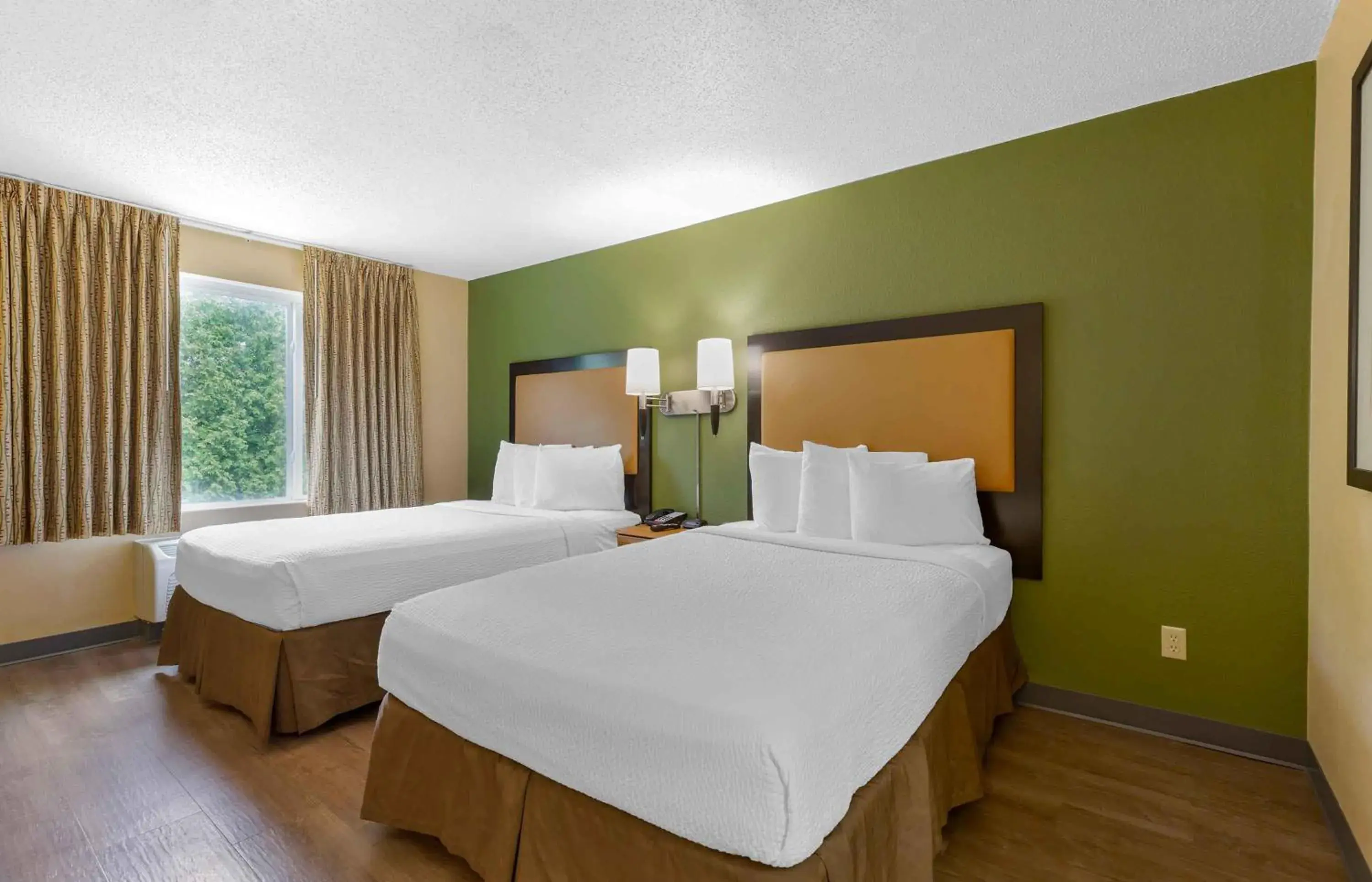 Bedroom, Bed in Extended Stay America Suites - Columbia - Laurel - Ft Meade Bedroom, Bed in Extended Stay America Suites - Columbia - Laurel - Ft Meade