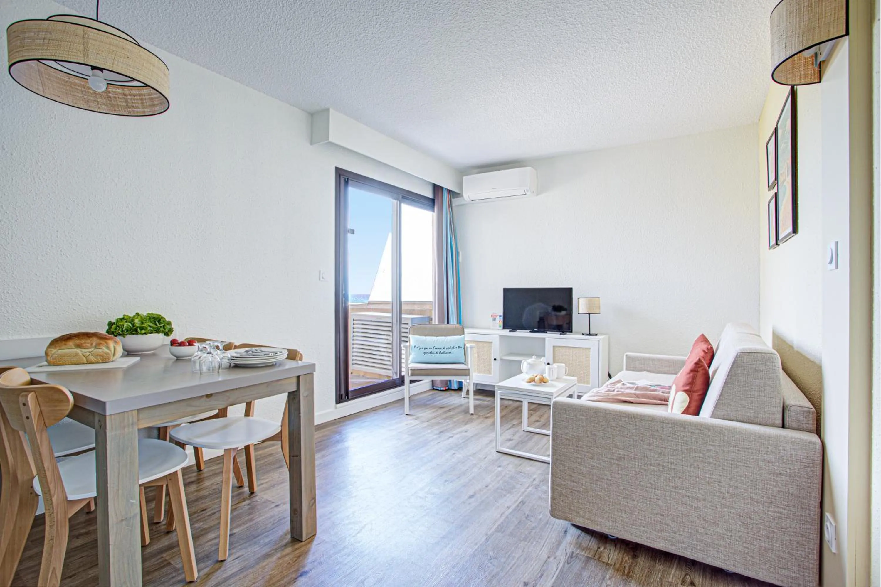 Communal lounge/ TV room in Residence Pierre & Vacances Les Balcons de Collioure