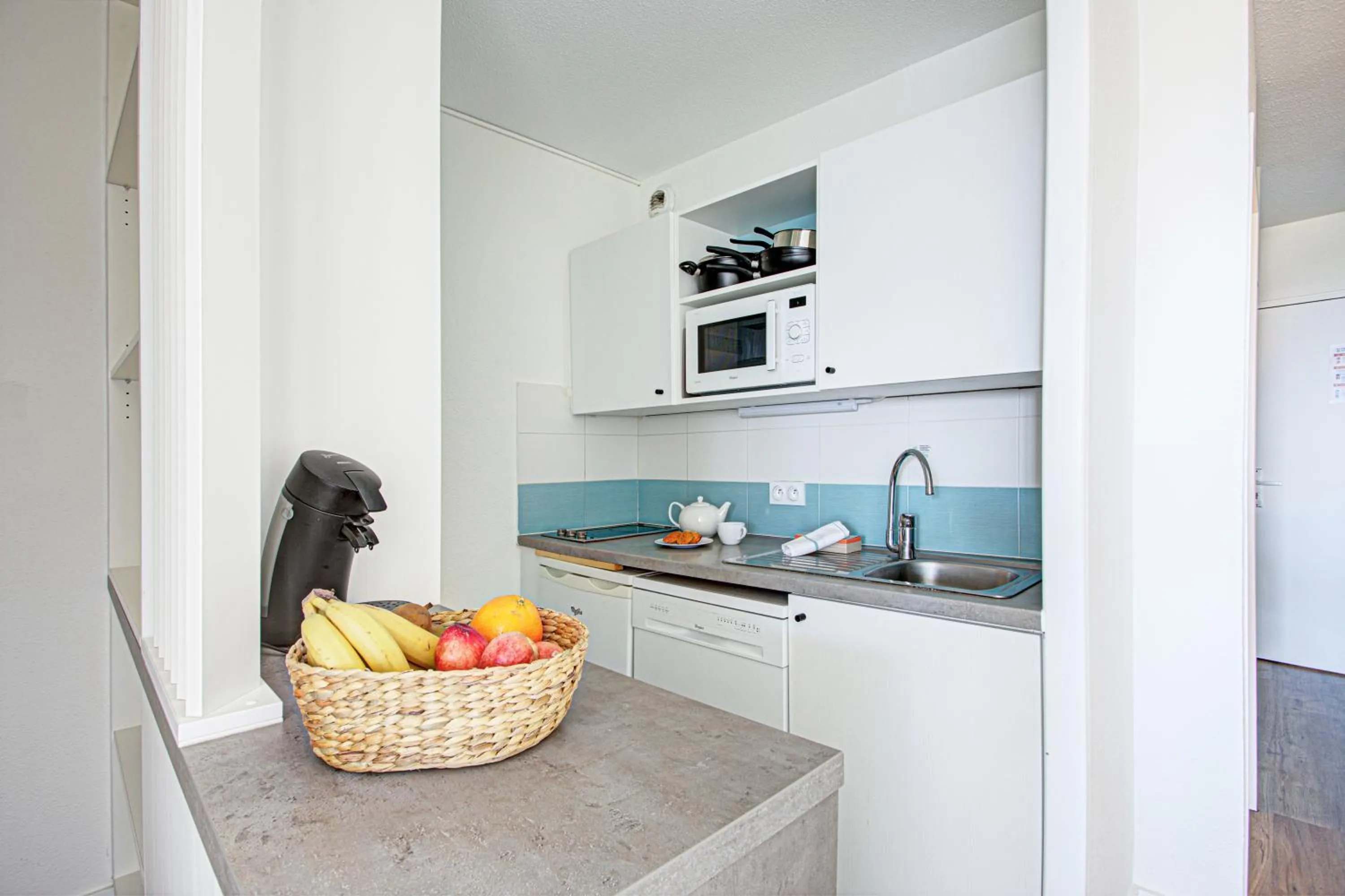 Kitchen or kitchenette in Residence Pierre & Vacances Les Balcons de Collioure