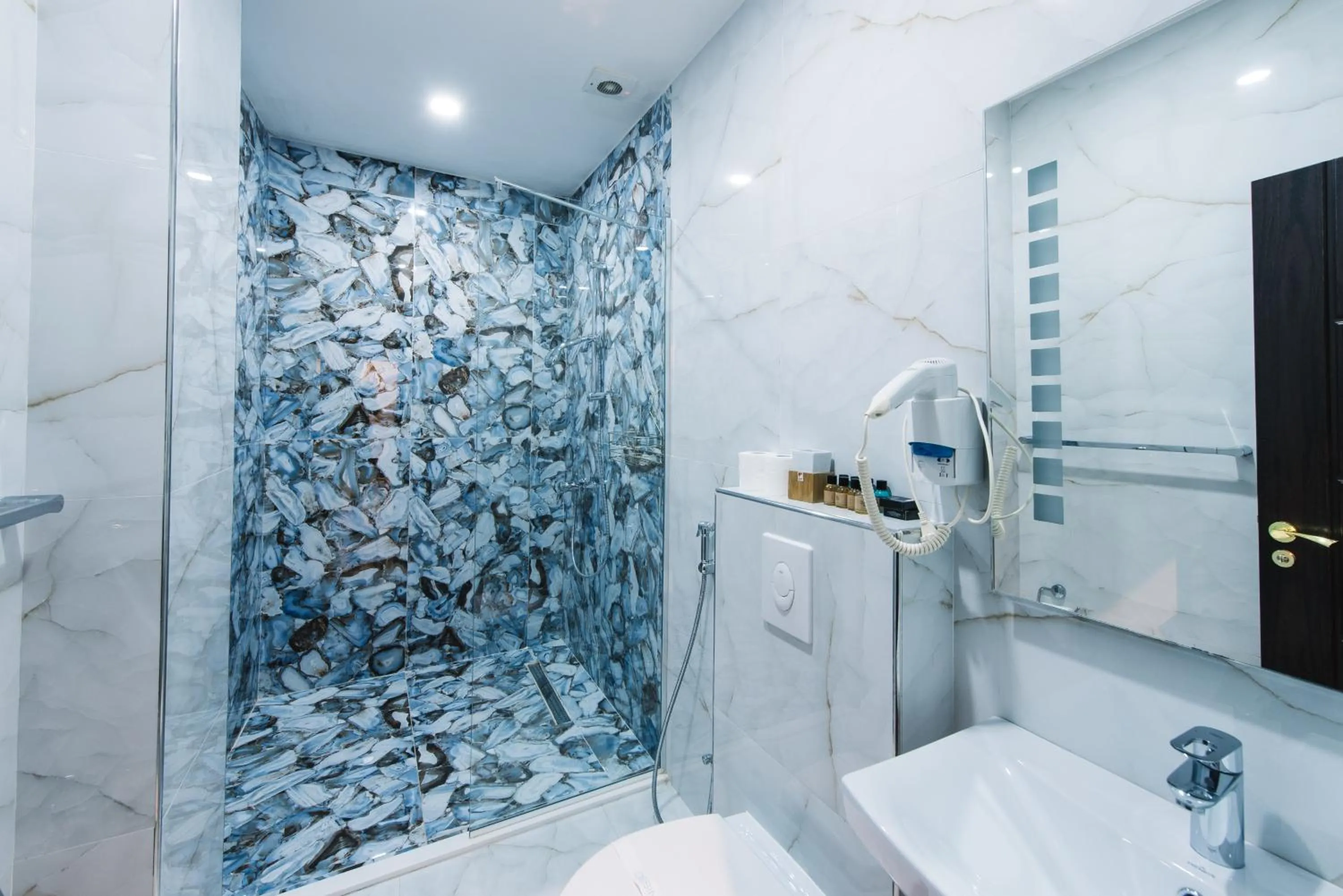 Shower in Padam Hotel & SPA