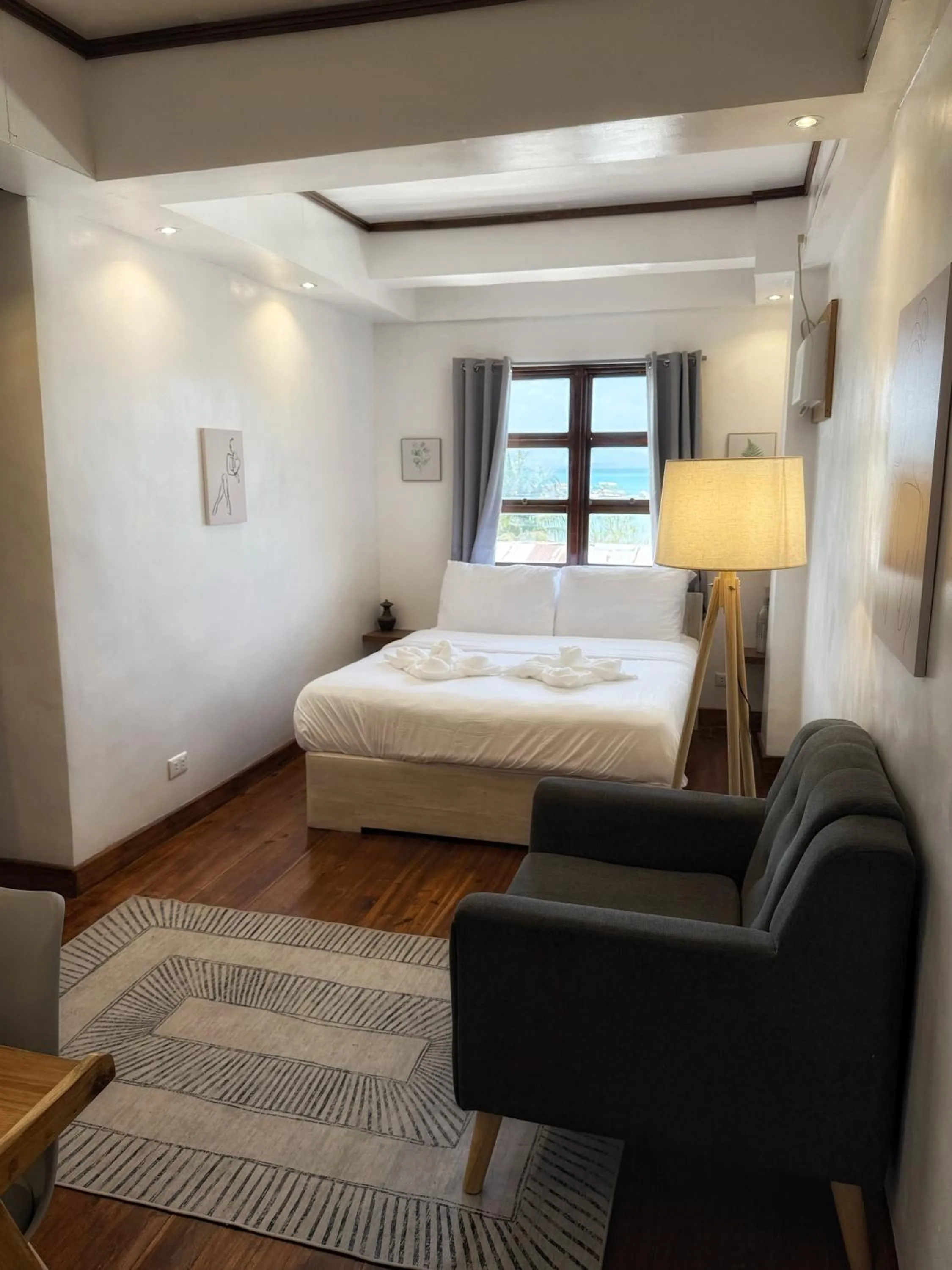 Photo of the whole room, Bed in Marina 4Rooms