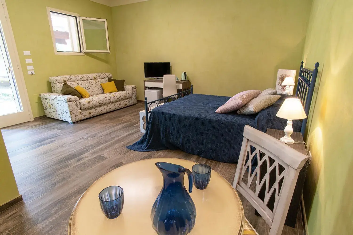 Large Double Room in La Corte di Edoardo Large Double Room in La Corte di Edoardo