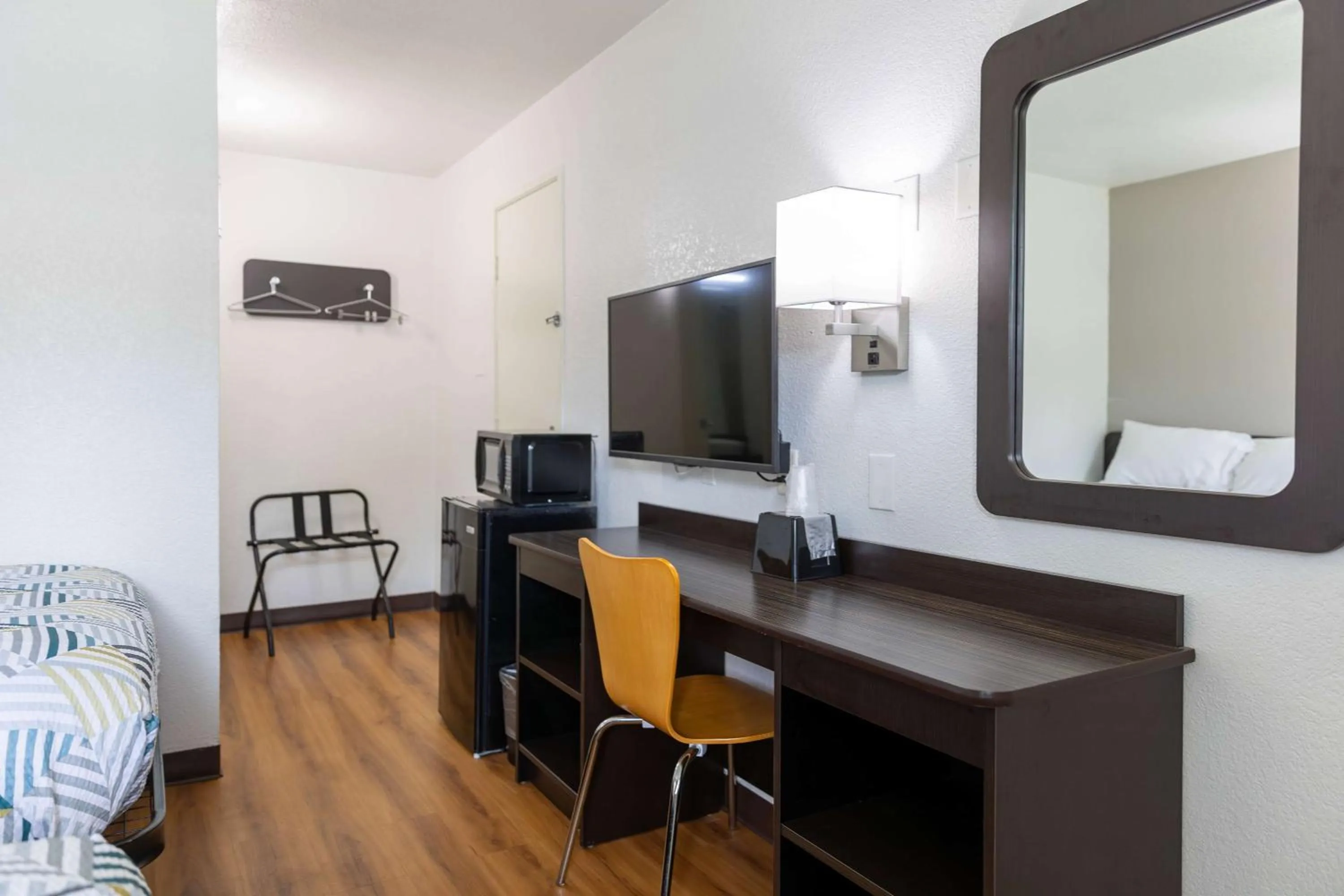 Bedroom in Motel 6-Lufkin, TX