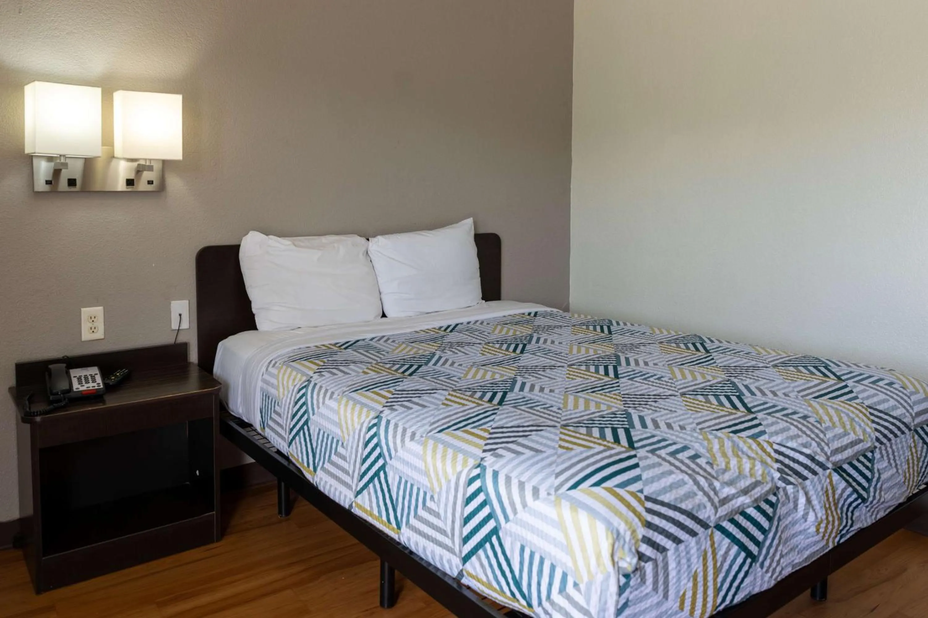 Bedroom, Bed in Motel 6-Lufkin, TX