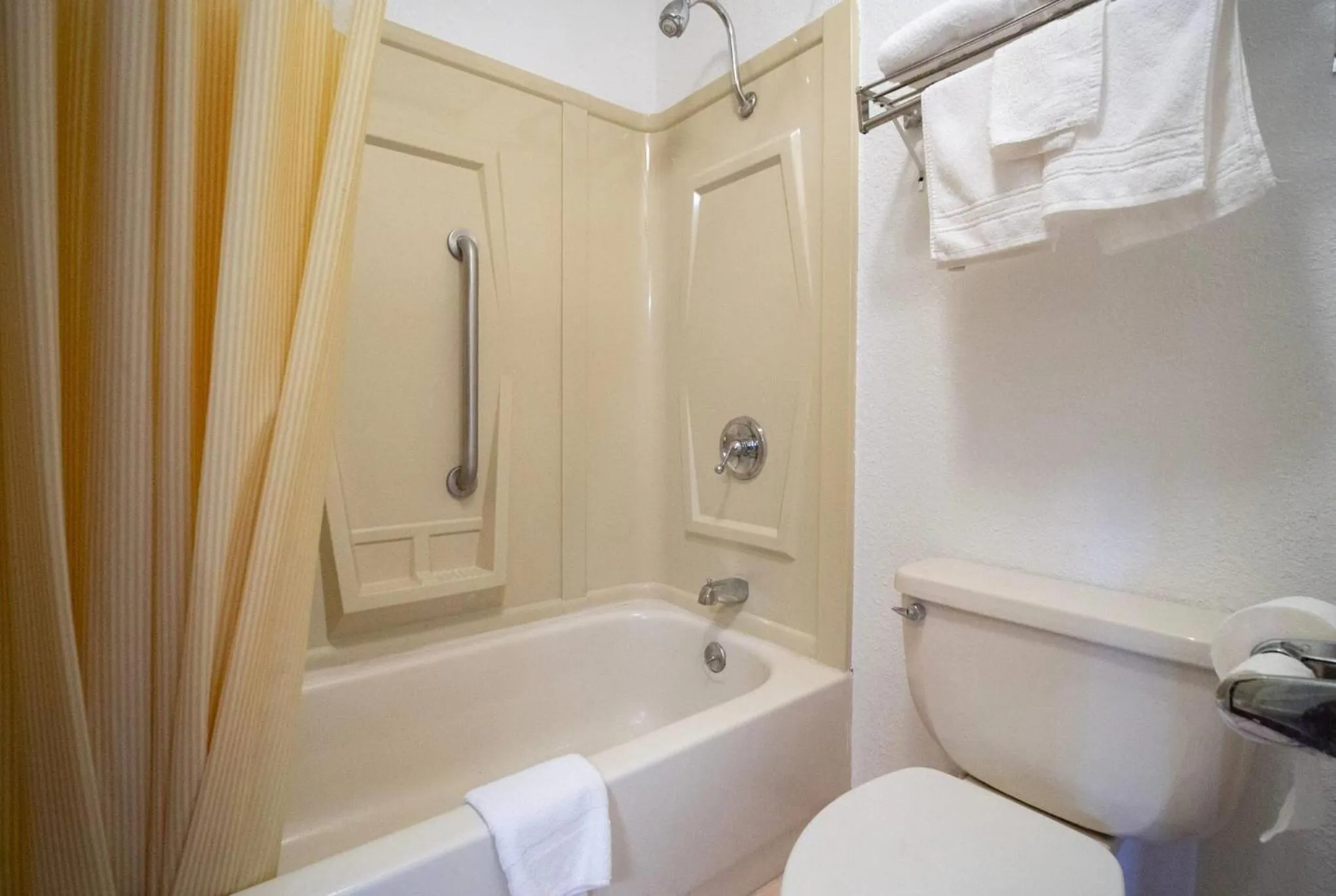 Bathroom in Days Inn by Wyndham Clinton