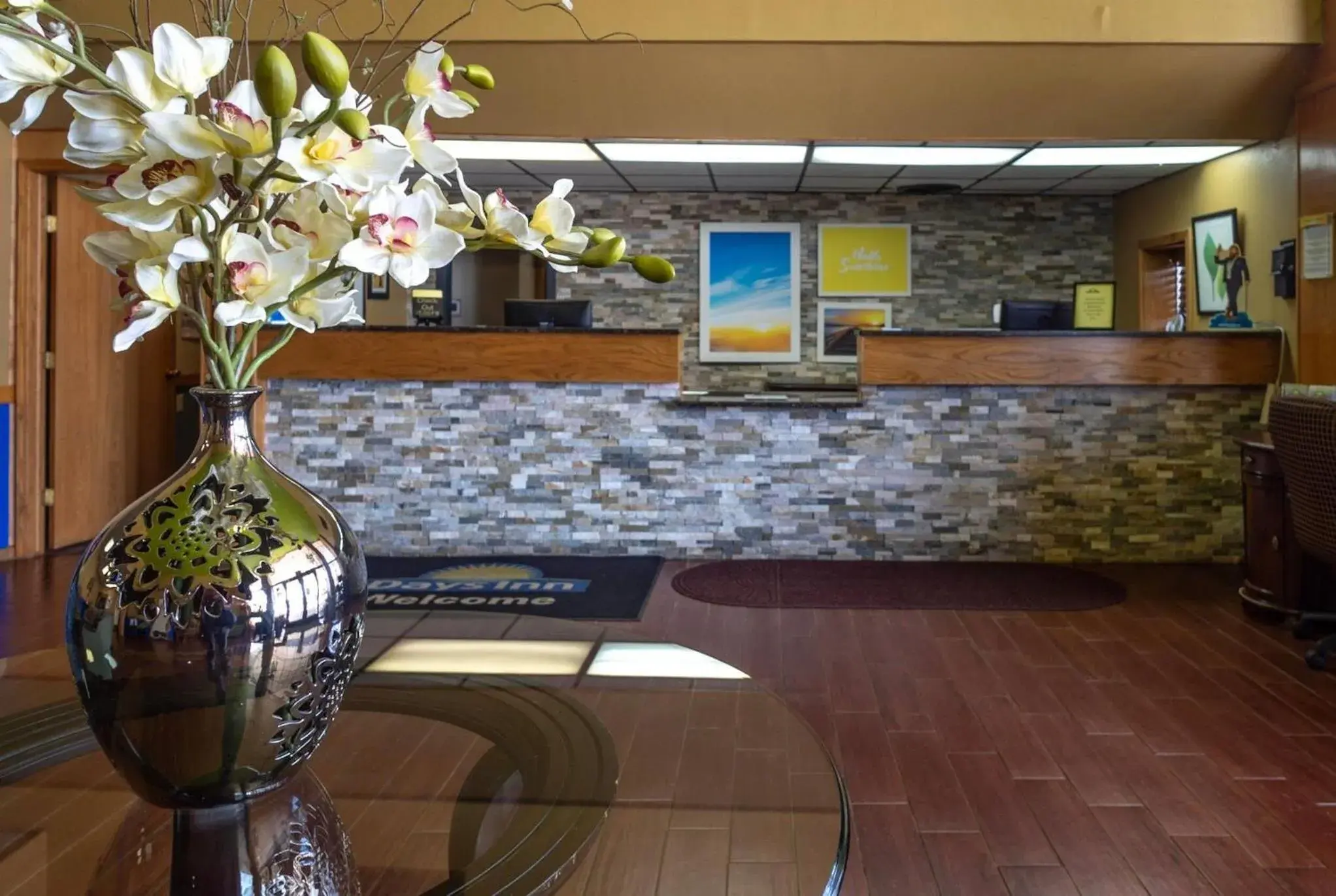 Lobby or reception in Days Inn by Wyndham Clinton Lobby or reception in Days Inn by Wyndham Clinton