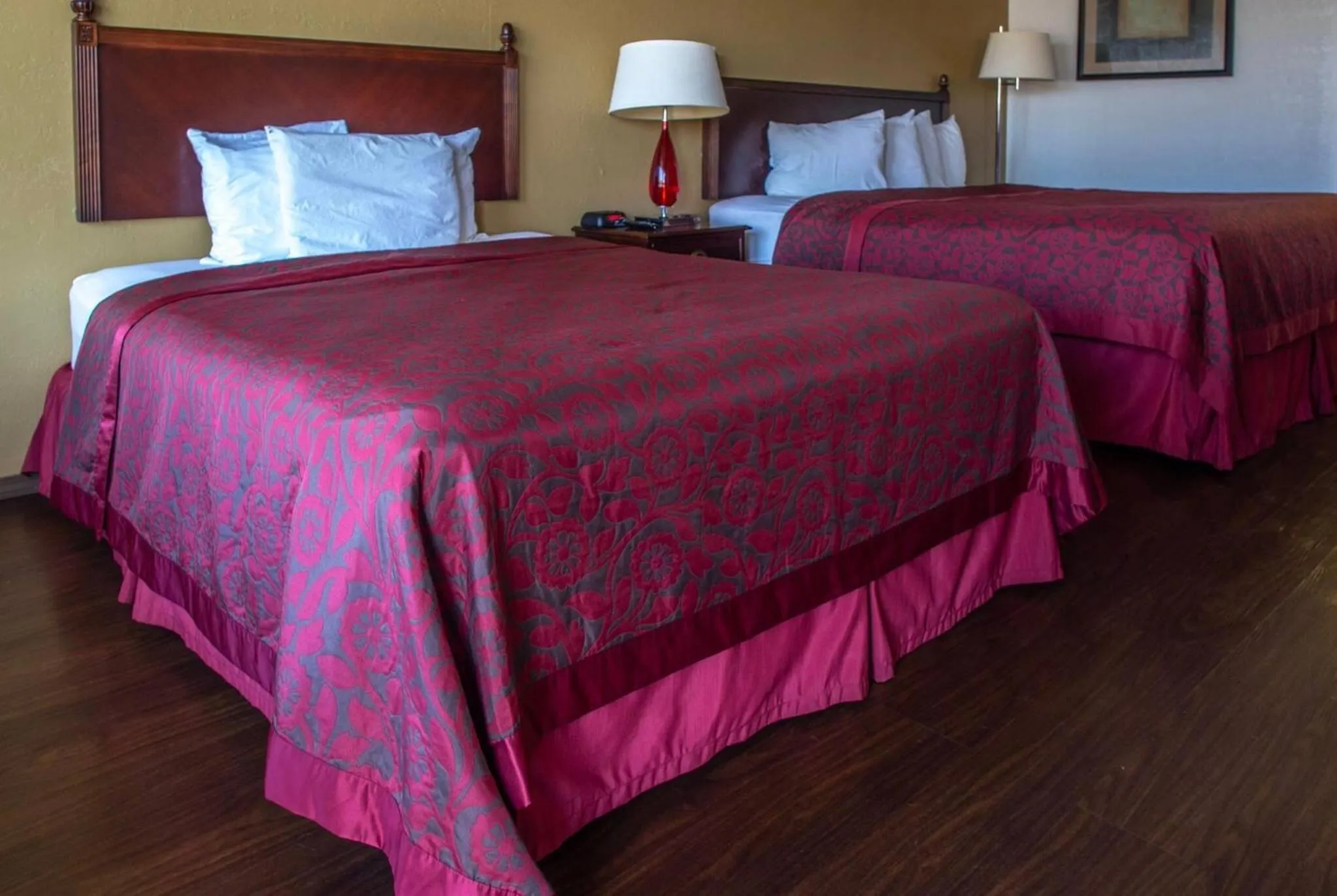 Photo of the whole room, Bed in Days Inn by Wyndham Clinton