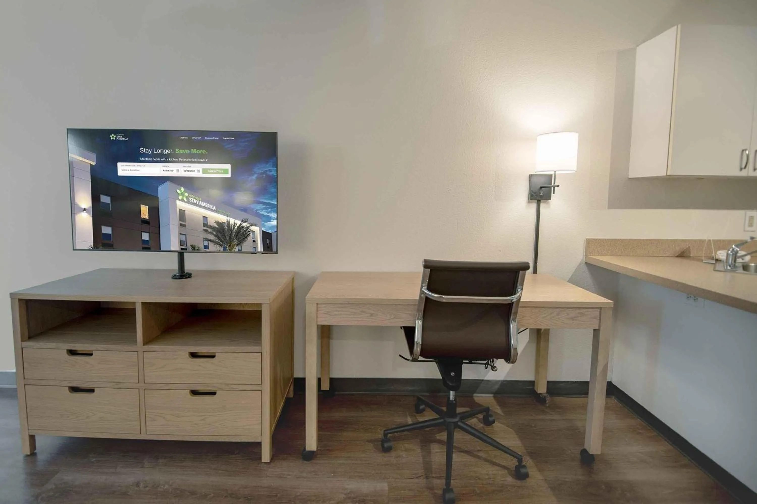 Bedroom in Extended Stay America Suites - Washington, DC - Fairfax - Fair Oaks Mall