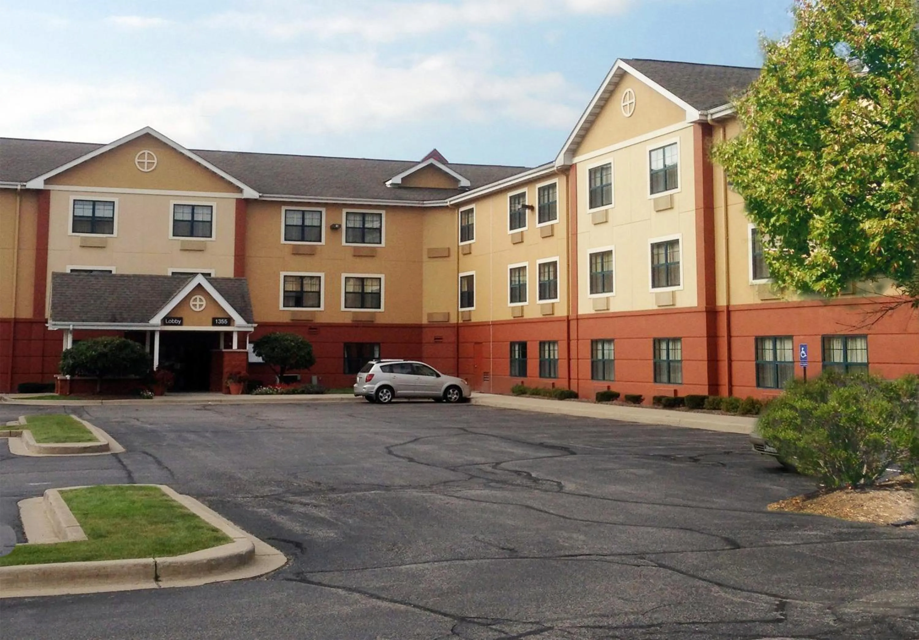 Property building in Extended Stay America Suites - Merrillville - US Rte 30