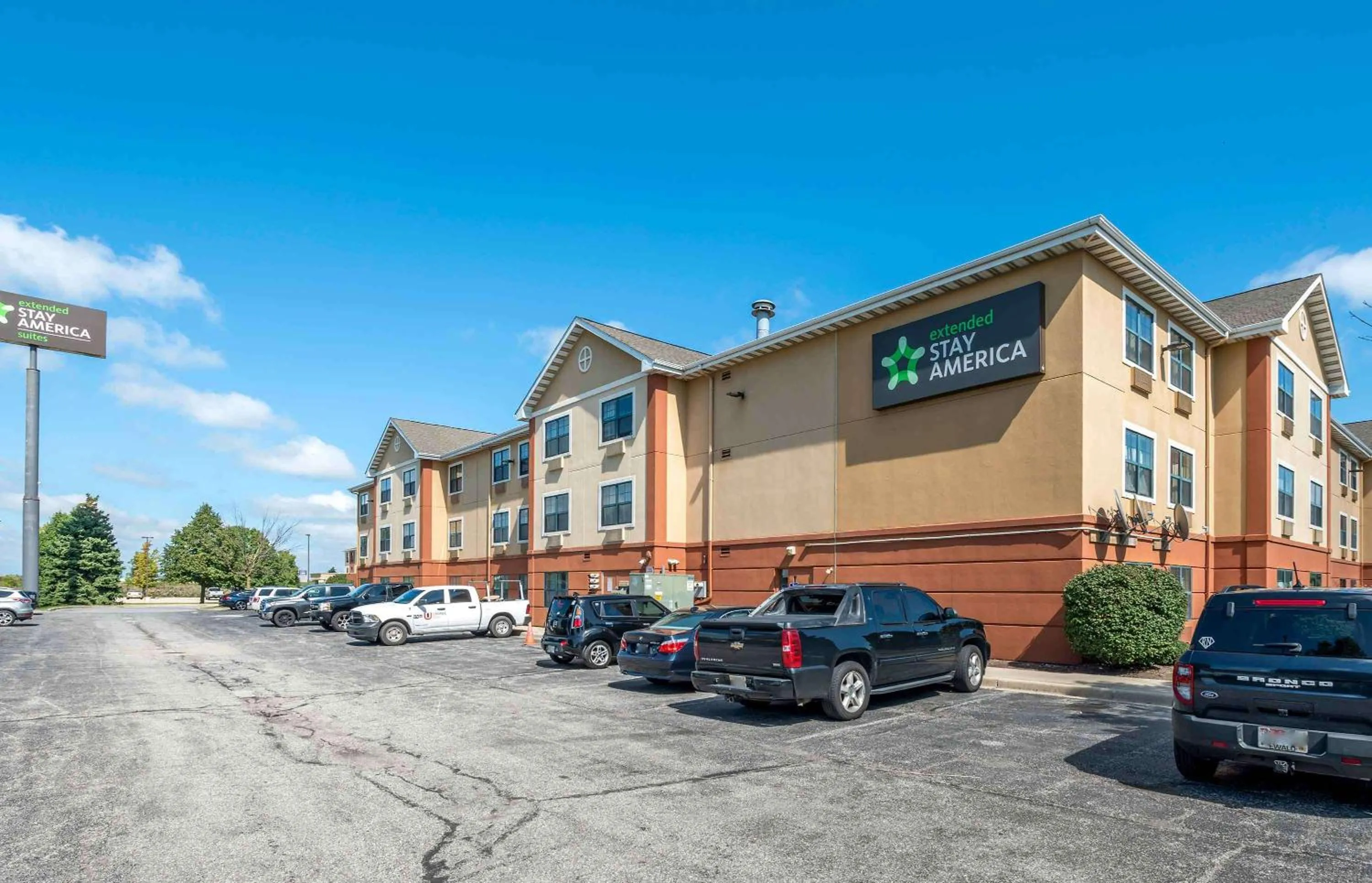 Property building in Extended Stay America Suites - Merrillville - US Rte 30