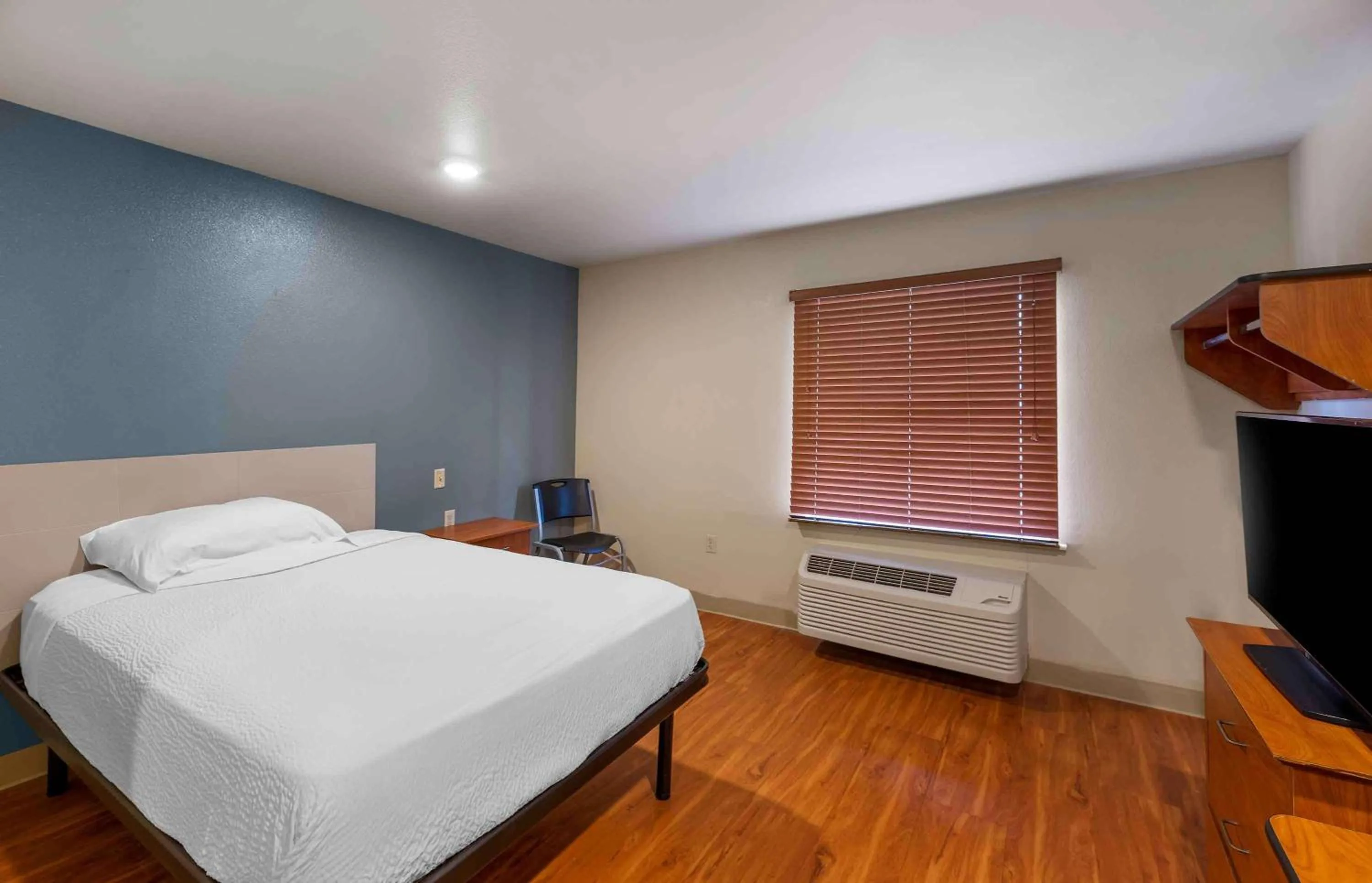 Bedroom, Bed in Extended Stay America Select Suites - Lubbock - South