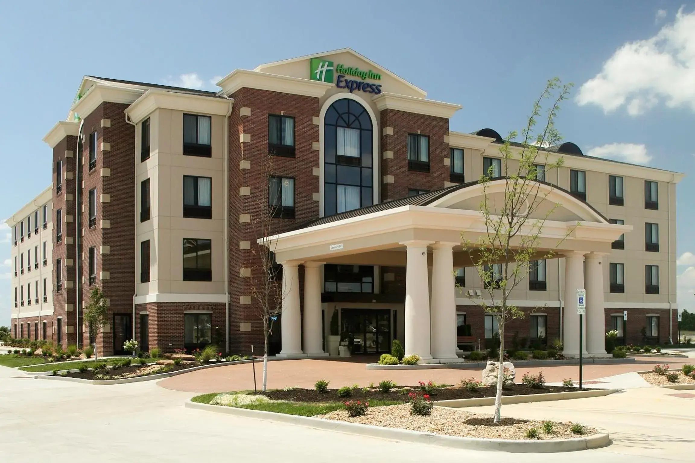 Property building in Holiday Inn Express & Suites Marion Northeast by IHG Property building in Holiday Inn Express & Suites Marion Northeast by IHG