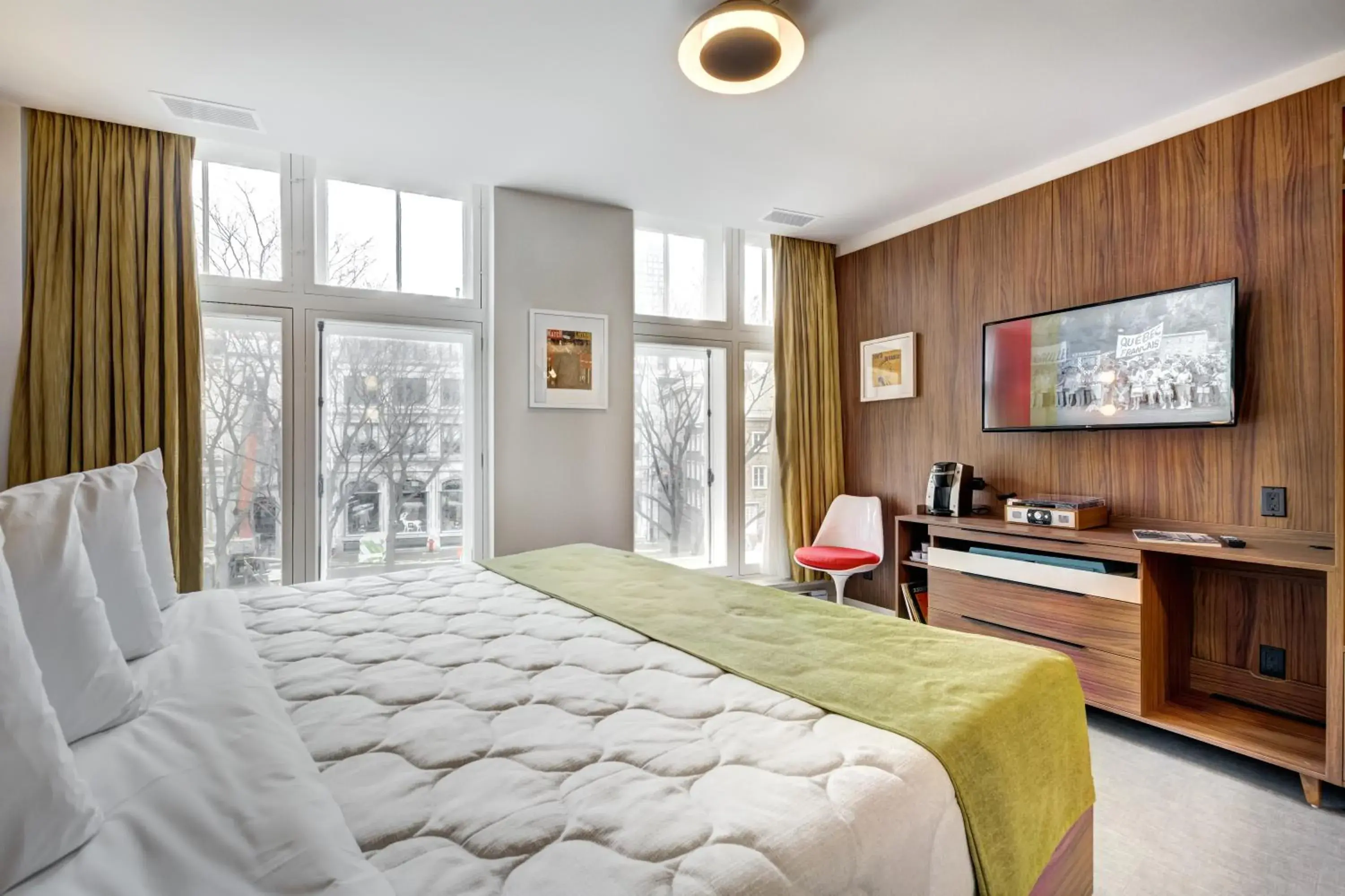 Photo of the whole room, Bed in Hôtel Uville Montréal Photo of the whole room, Bed in Hôtel Uville Montréal