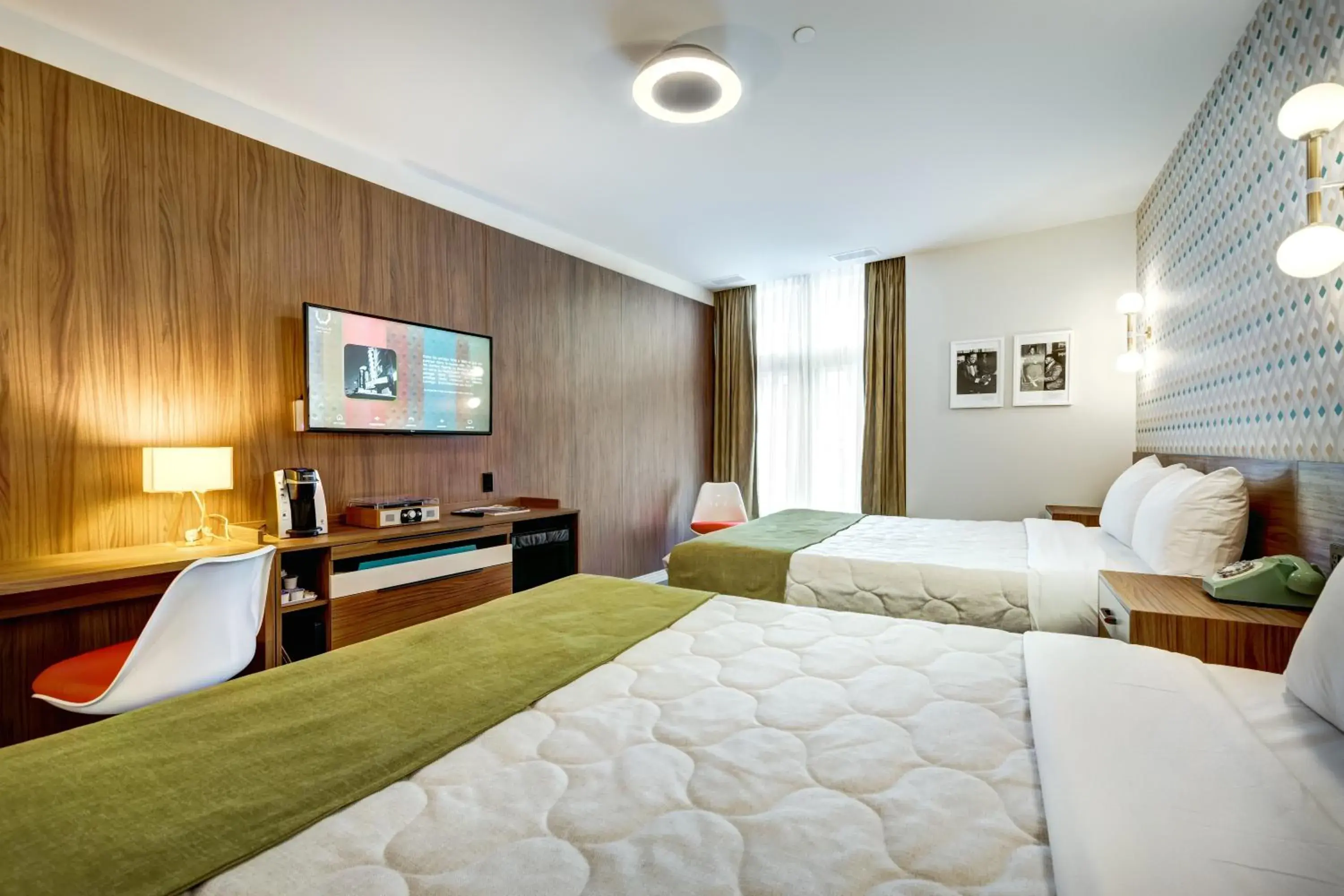 Photo of the whole room, Bed in Hôtel Uville Montréal Photo of the whole room, Bed in Hôtel Uville Montréal