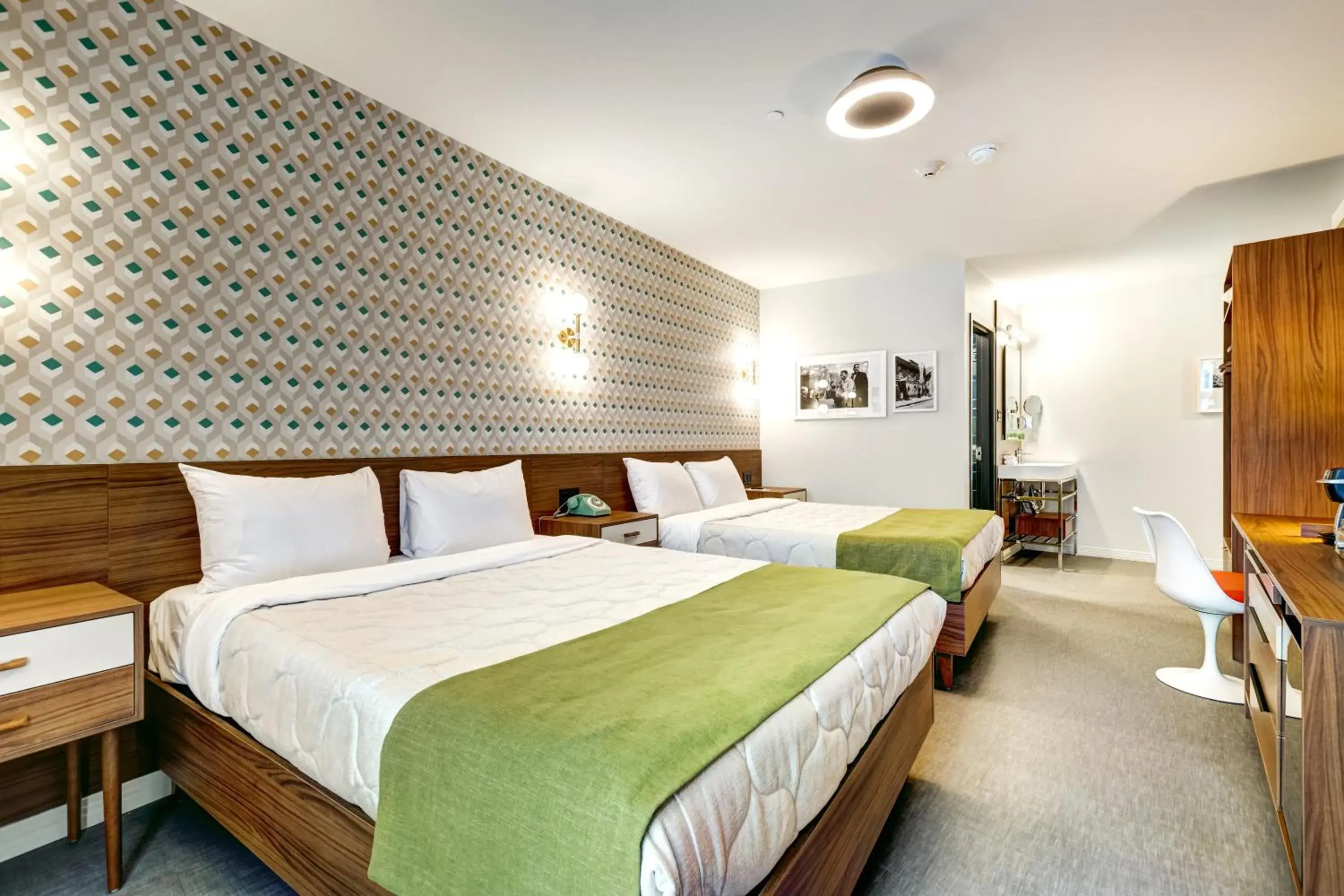 Photo of the whole room, Bed in Hôtel Uville Montréal Photo of the whole room, Bed in Hôtel Uville Montréal