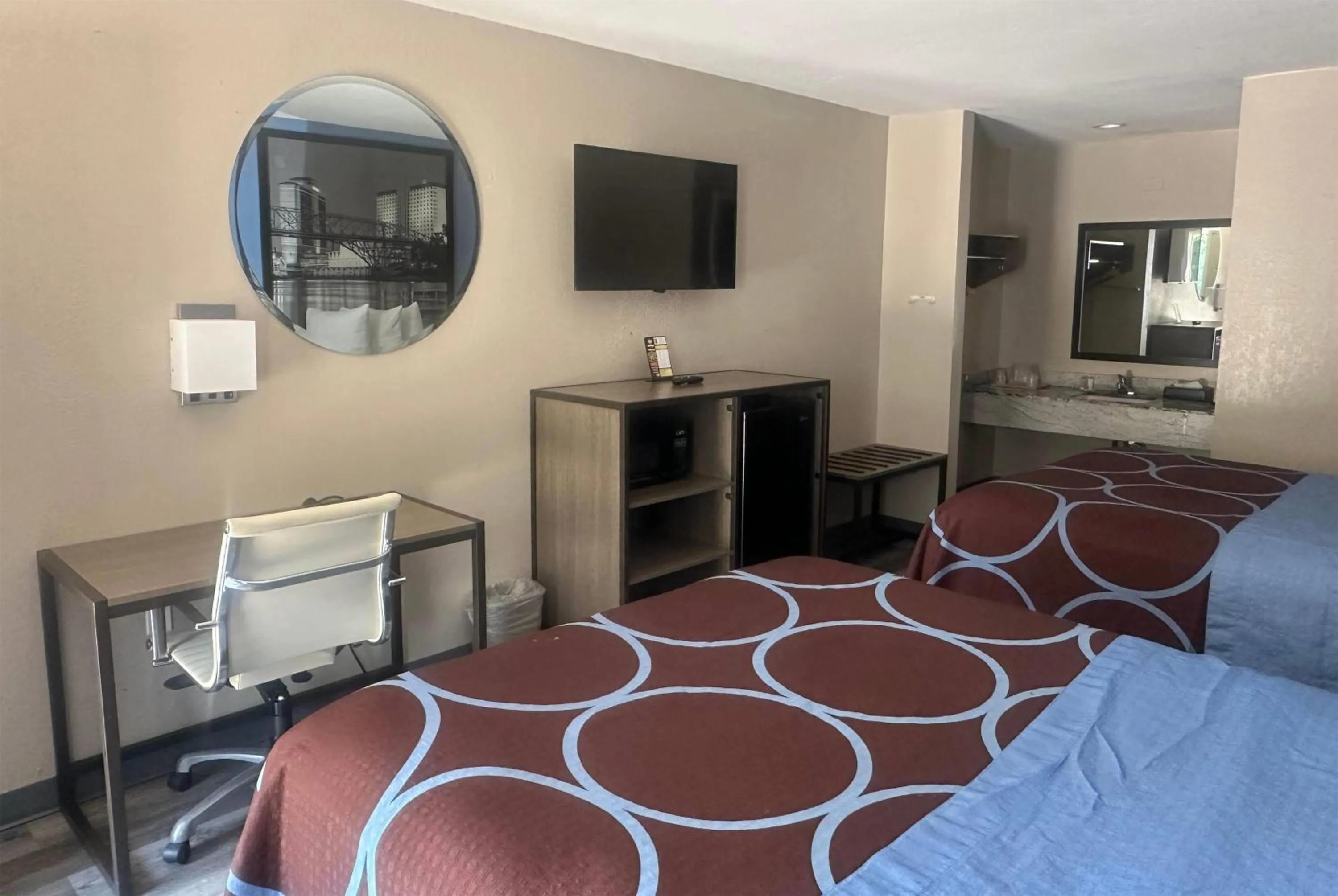 Photo of the whole room, Bed in Super 8 by Wyndham Bossier City/Shreveport Area