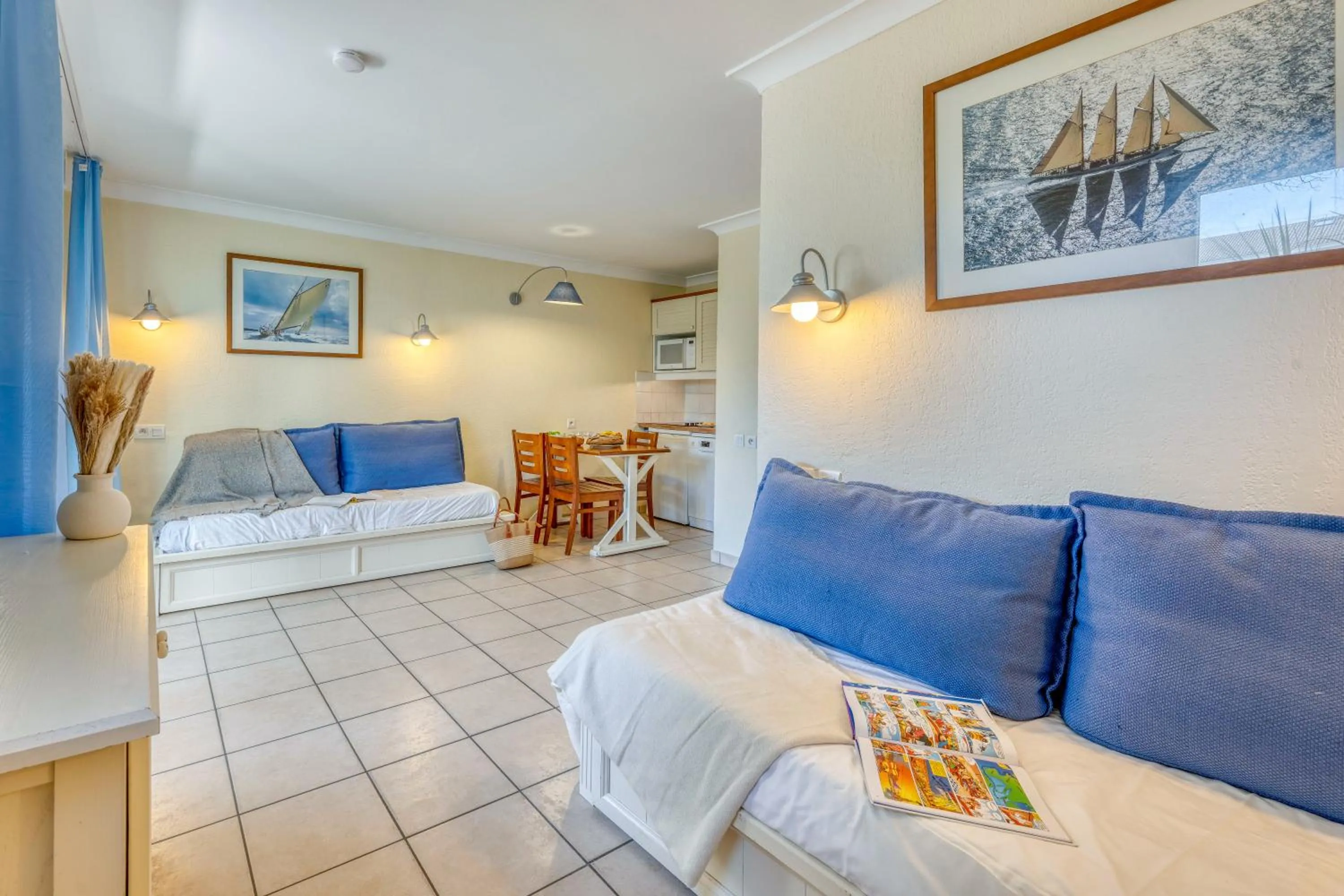 Kitchen or kitchenette, Bed in Résidence Pierre & Vacances Bleu Marine