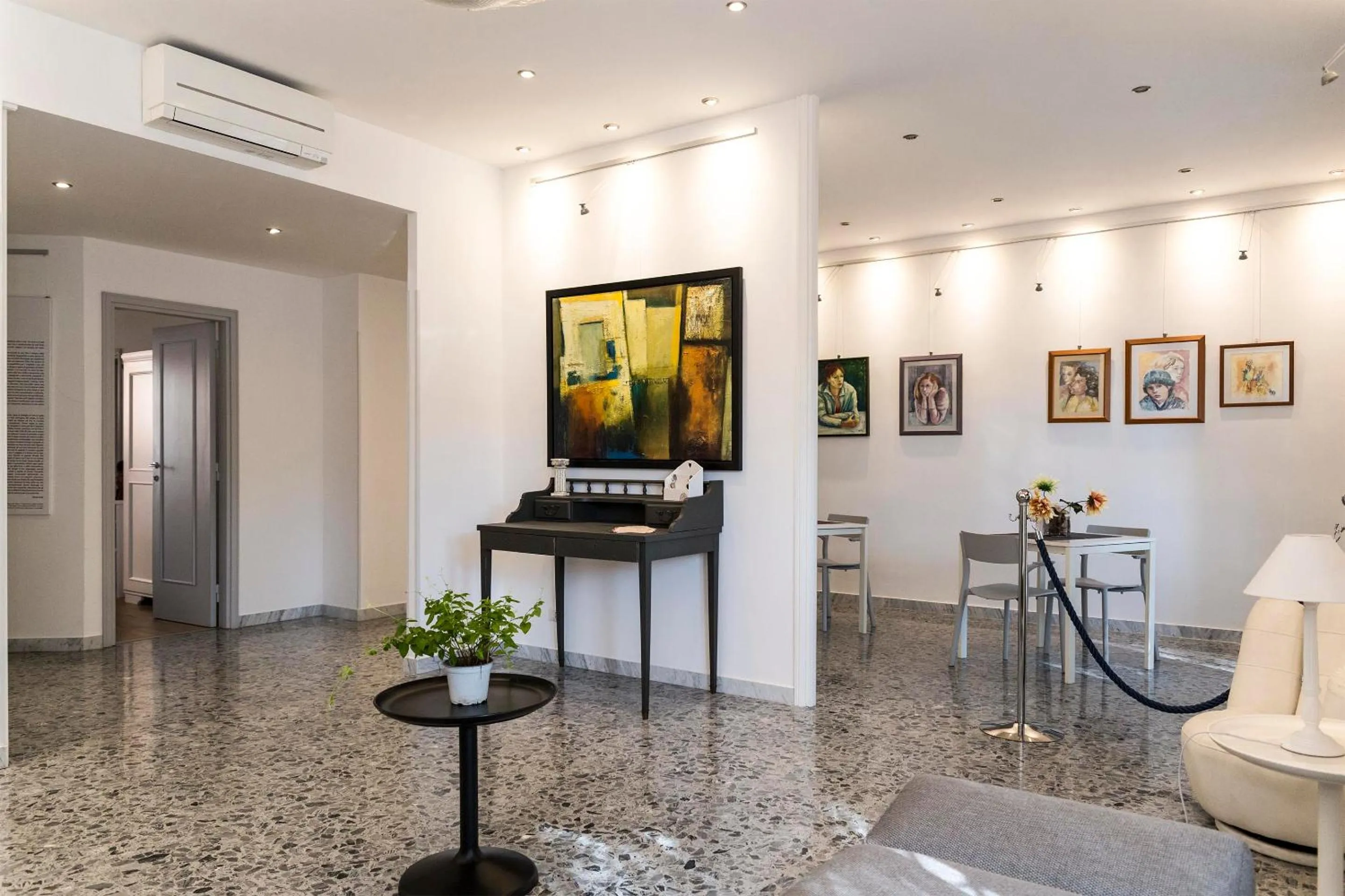 Lounge or bar in Dulcis In Vatican b&b