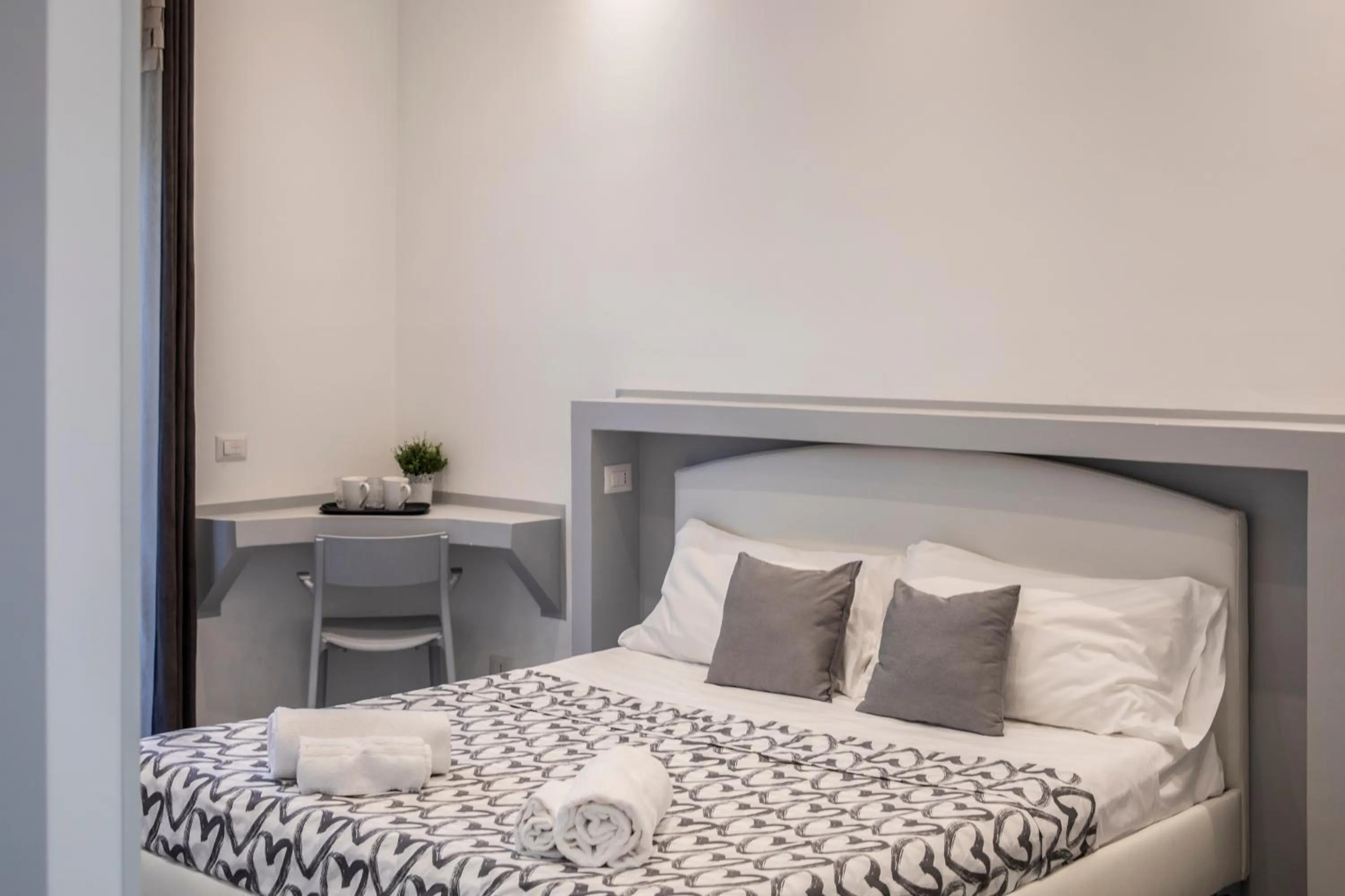 Bed in Dulcis In Vatican b&b