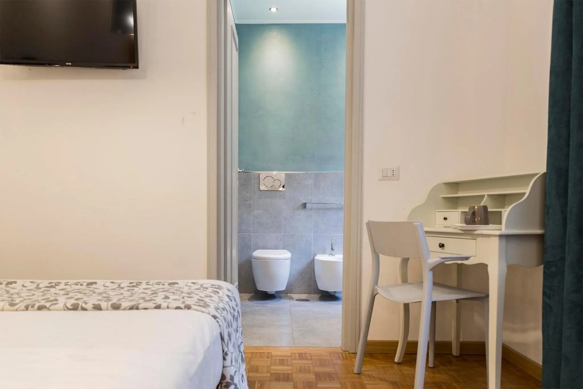 Photo of the whole room, Bed in Dulcis In Vatican b&b