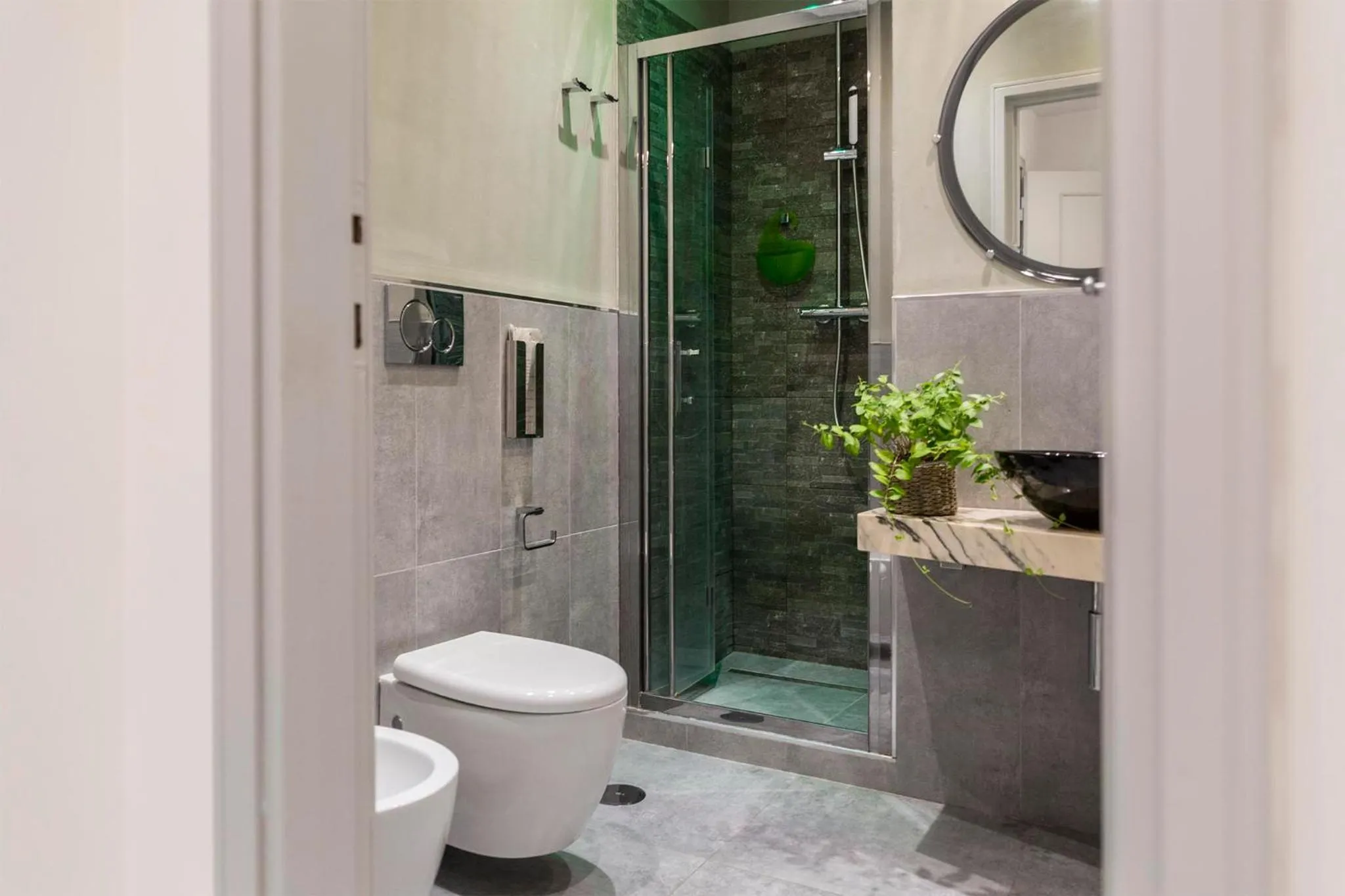 Shower in Dulcis In Vatican b&b