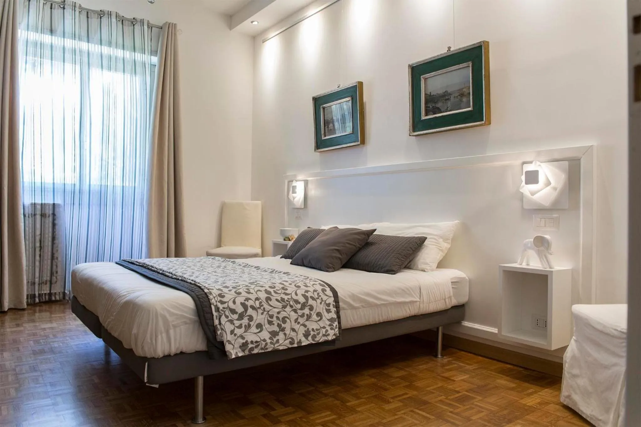 Bed in Dulcis In Vatican b&b