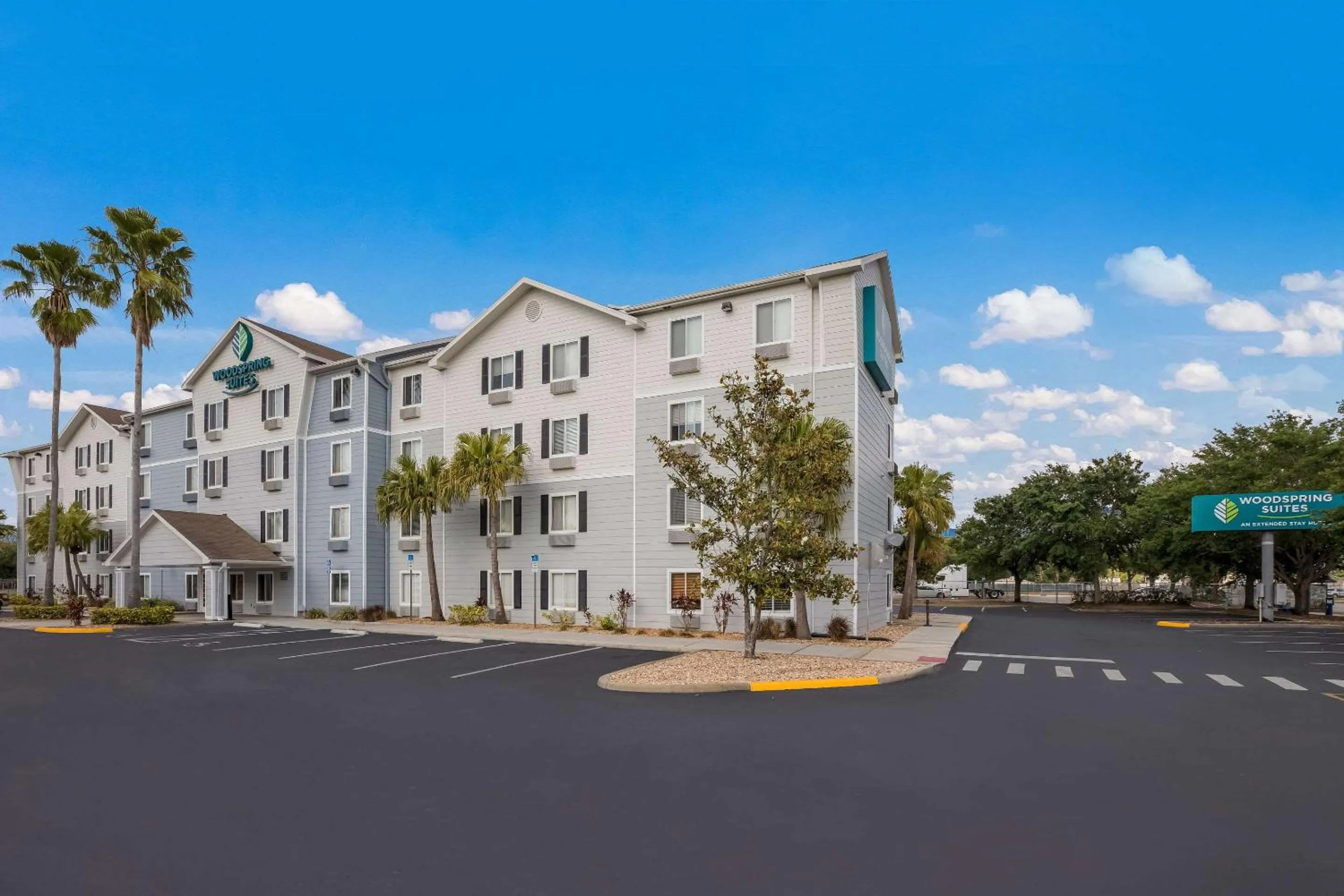 Property building in WoodSpring Suites Orlando North - Maitland
