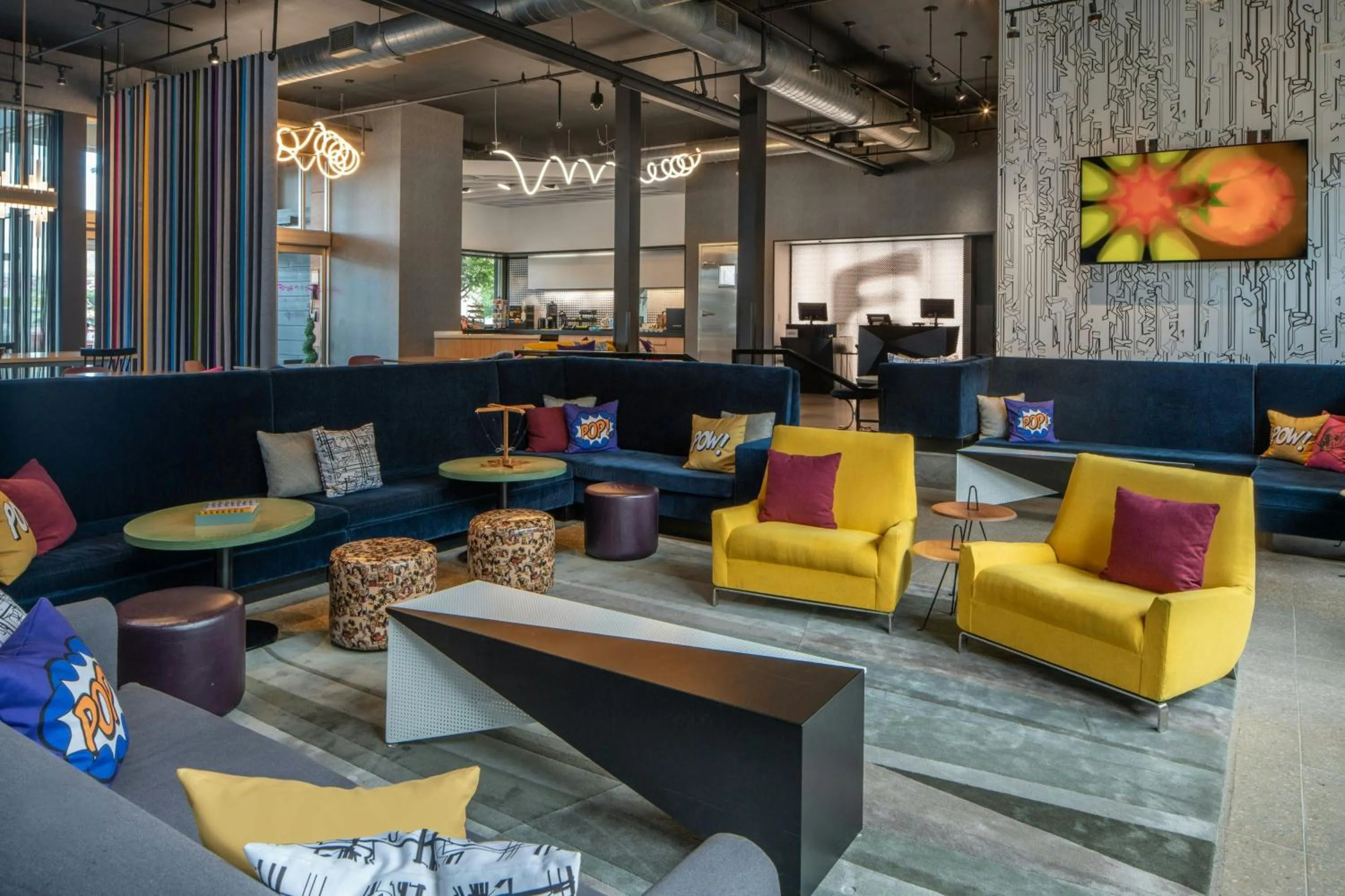 Lobby or reception in aloft Green Bay