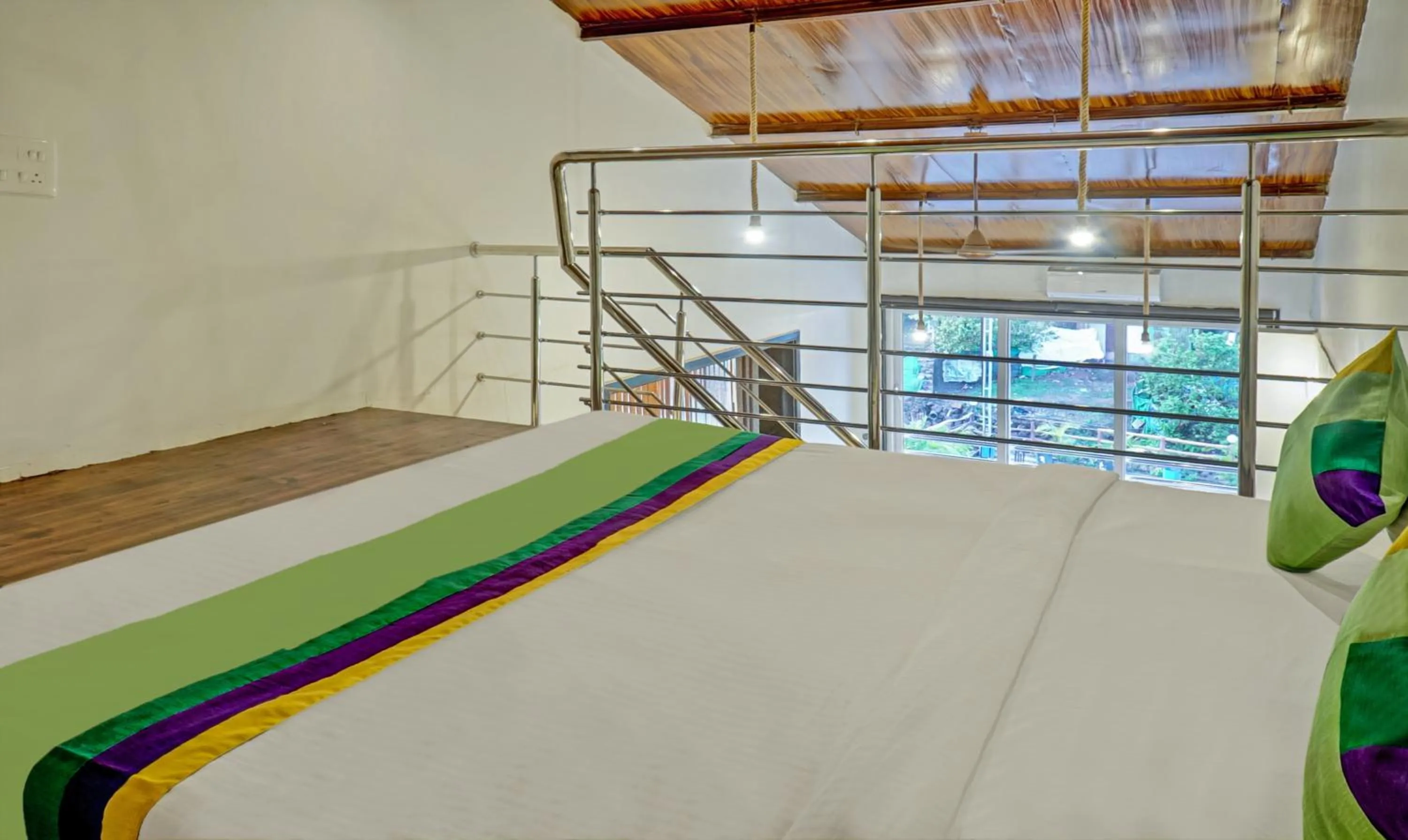 Bed in Hotel Lake Paradise Mahabaleshwar