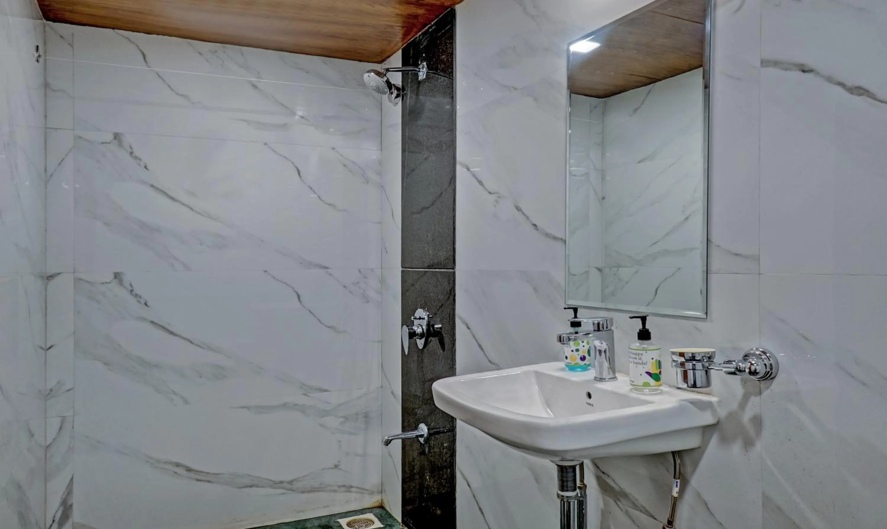 Bathroom in Hotel Lake Paradise Mahabaleshwar