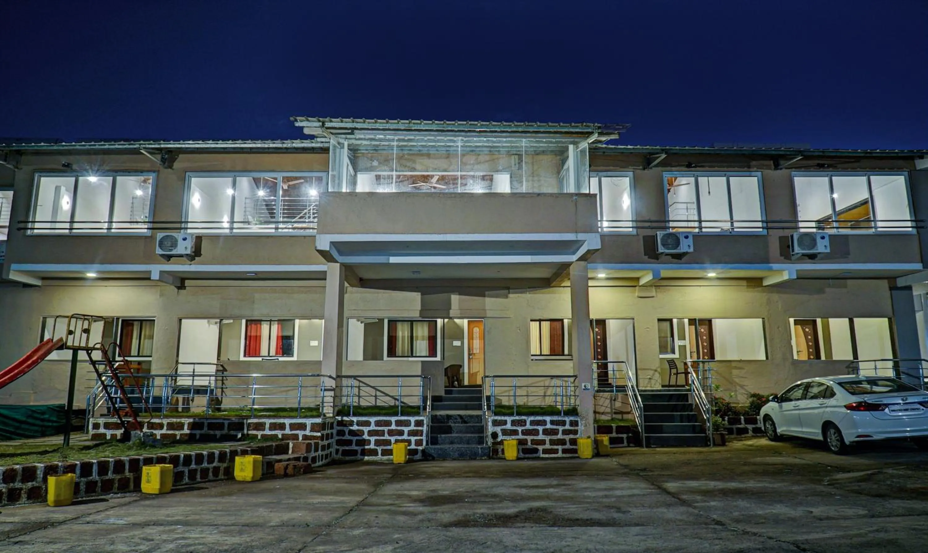 Property building in Hotel Lake Paradise Mahabaleshwar