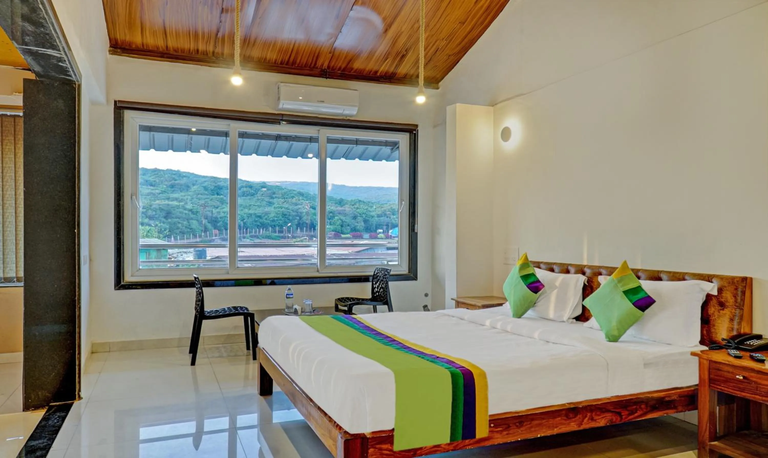 Photo of the whole room, Bed in Hotel Lake Paradise Mahabaleshwar
