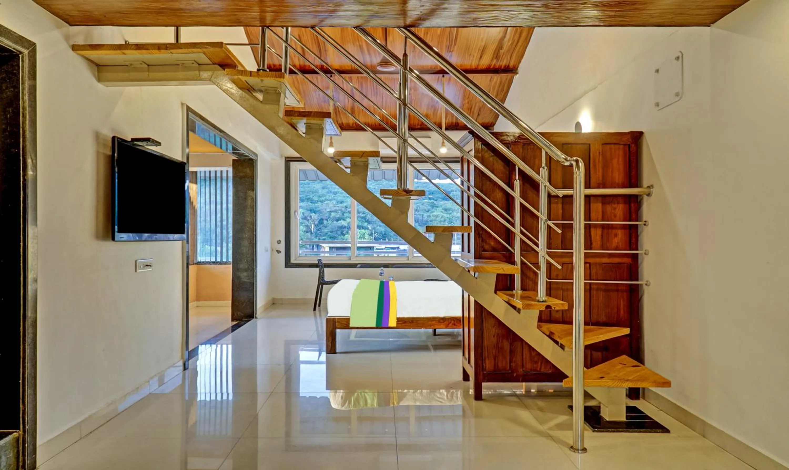 TV and multimedia in Hotel Lake Paradise Mahabaleshwar